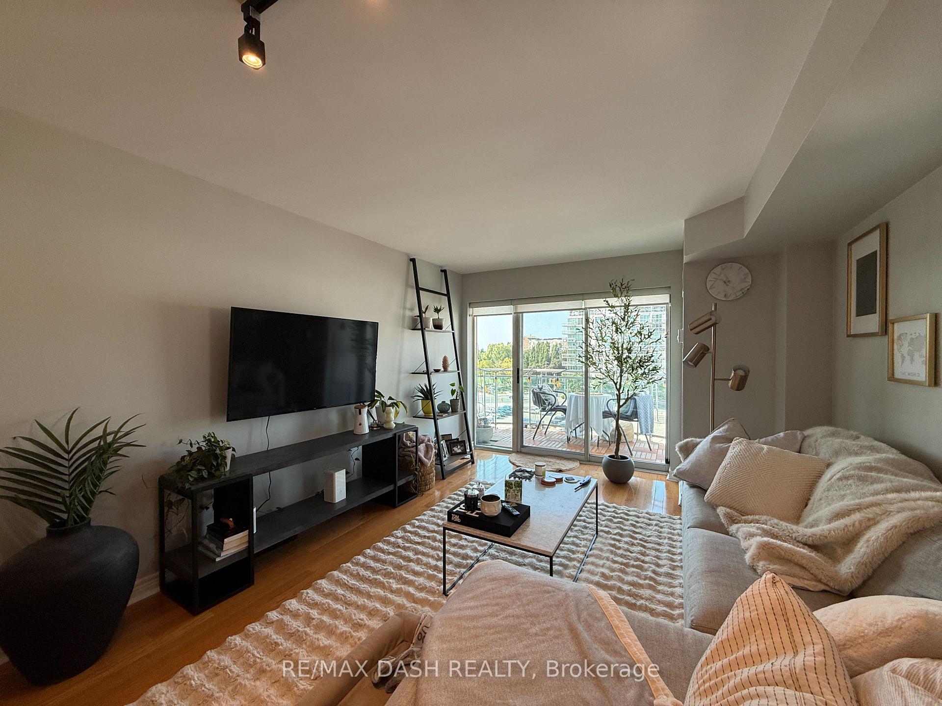 Photo 1 of Unit 718, 600 Queens Quay W, Toronto, Waterfront Communities — HOMEH