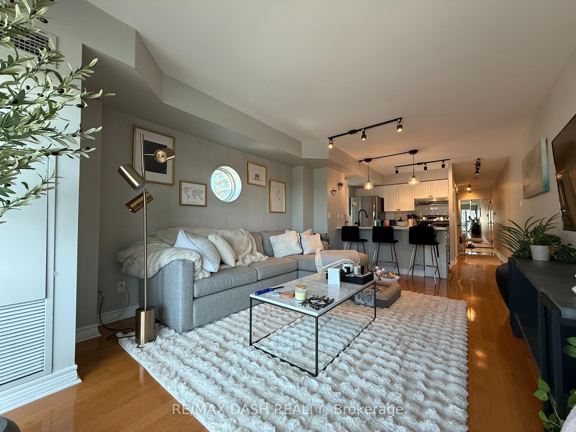 Photo 2 of Unit 718, 600 Queens Quay W, Toronto, Waterfront Communities — HOMEH