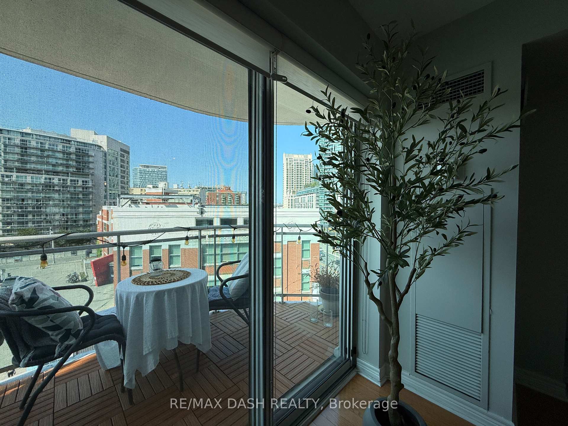 Photo 3 of Unit 718, 600 Queens Quay W, Toronto, Waterfront Communities — HOMEH