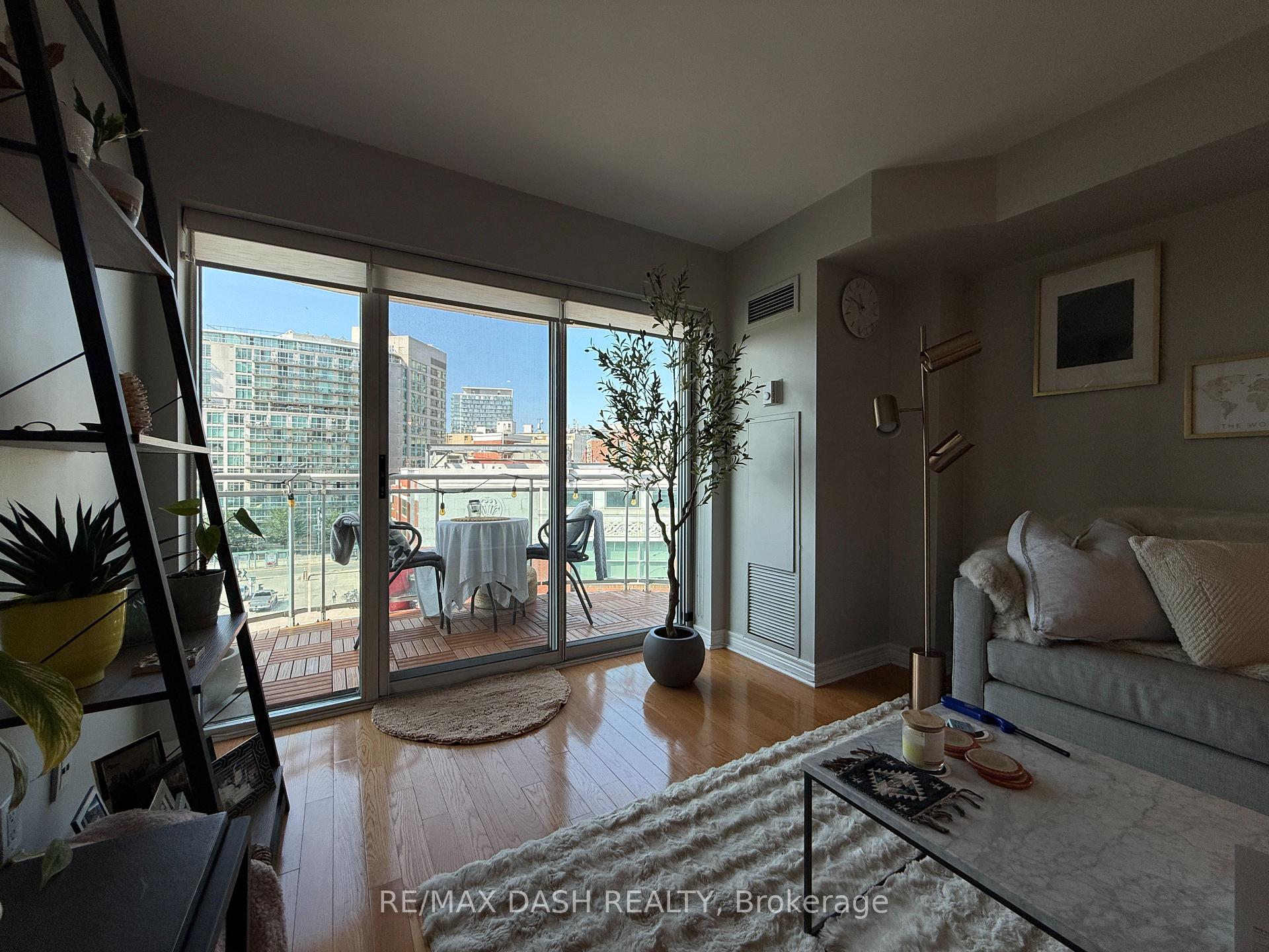 Photo 4 of Unit 718, 600 Queens Quay W, Toronto, Waterfront Communities — HOMEH