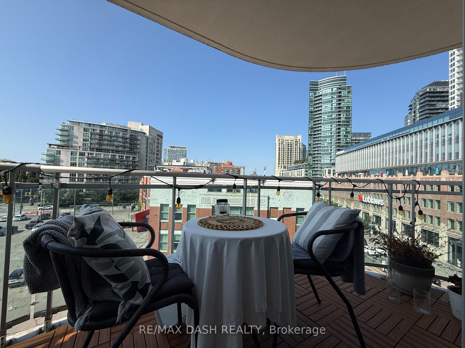 Photo 5 of Unit 718, 600 Queens Quay W, Toronto, Waterfront Communities — HOMEH