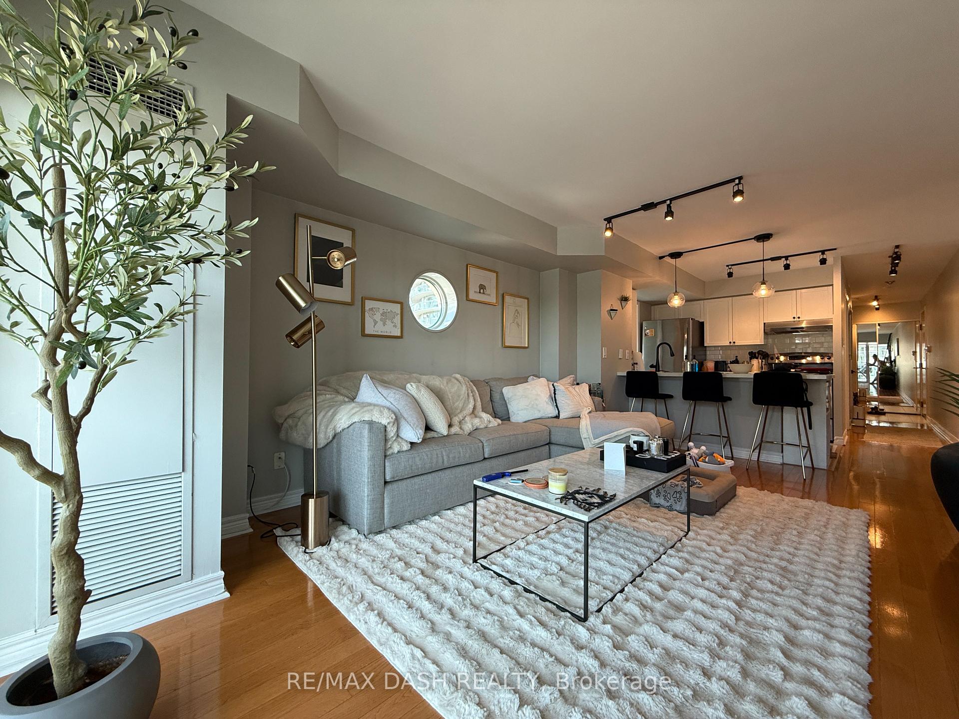 Photo 6 of Unit 718, 600 Queens Quay W, Toronto, Waterfront Communities — HOMEH