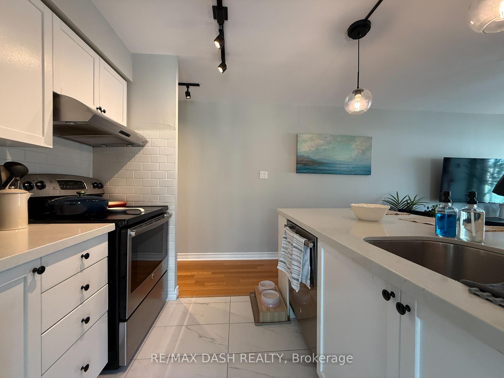 Photo 9 of Unit 718, 600 Queens Quay W, Toronto, Waterfront Communities — HOMEH