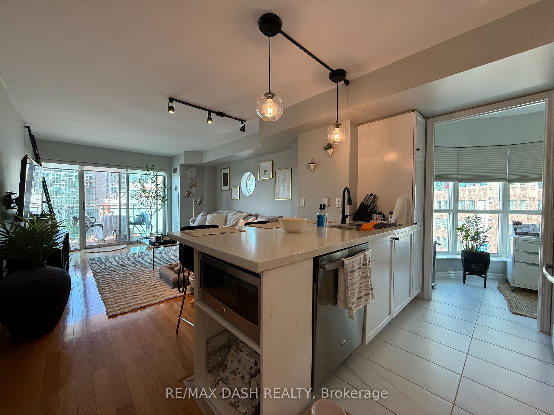 Photo 10 of Unit 718, 600 Queens Quay W, Toronto, Waterfront Communities — HOMEH