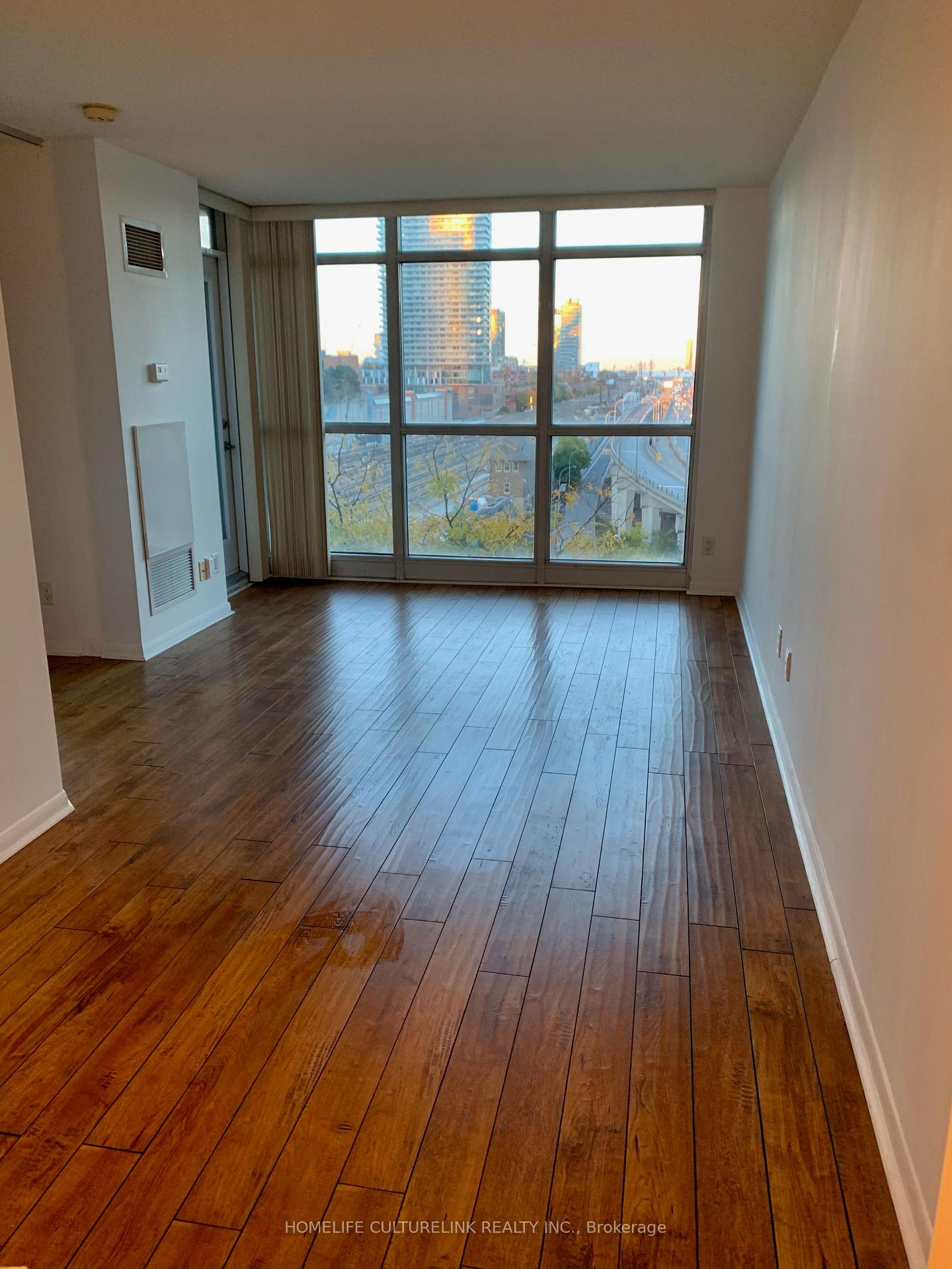 Photo 5 of Unit 907, 18 Yonge Street, Toronto, Waterfront Communities — HOMEH