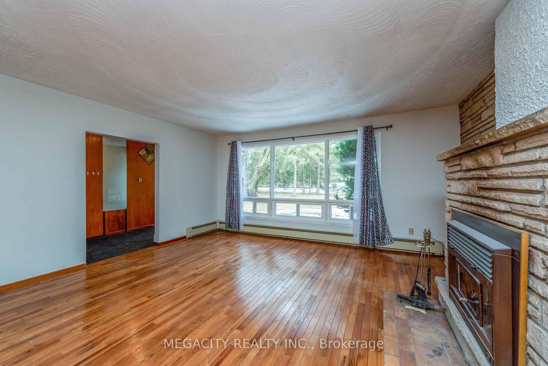 Photo 2 of 14242 Mt.Pleasant Road, Caledon, Bolton North — HOMEH