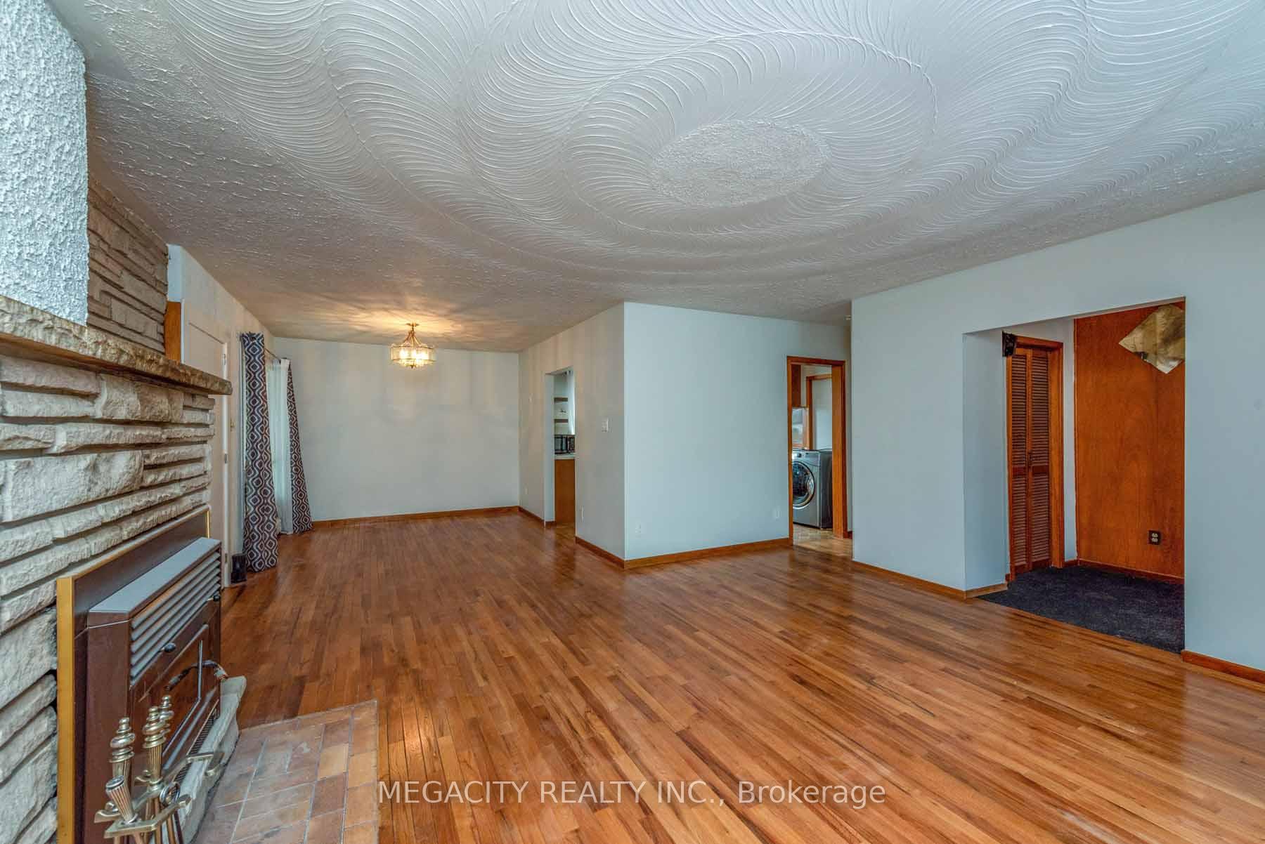 Photo 4 of 14242 Mt.Pleasant Road, Caledon, Bolton North — HOMEH