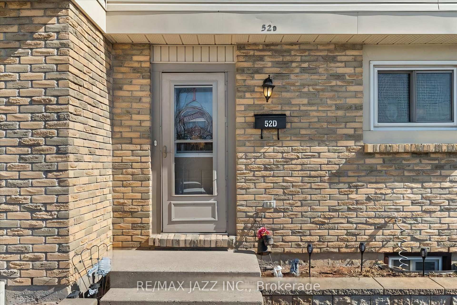 Photo 2 of Unit 52D, 22 Cascade Boulevard, Belleville, Belleville Ward — HOMEH