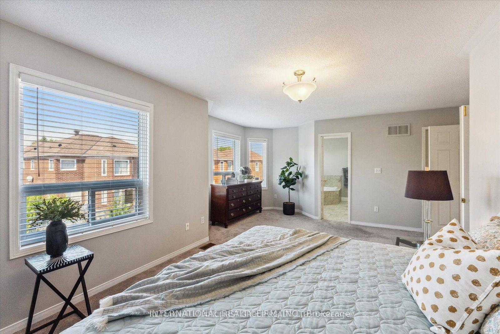 Photo 8 of 23 Morden Crescent, Ajax, Central West — HOMEH