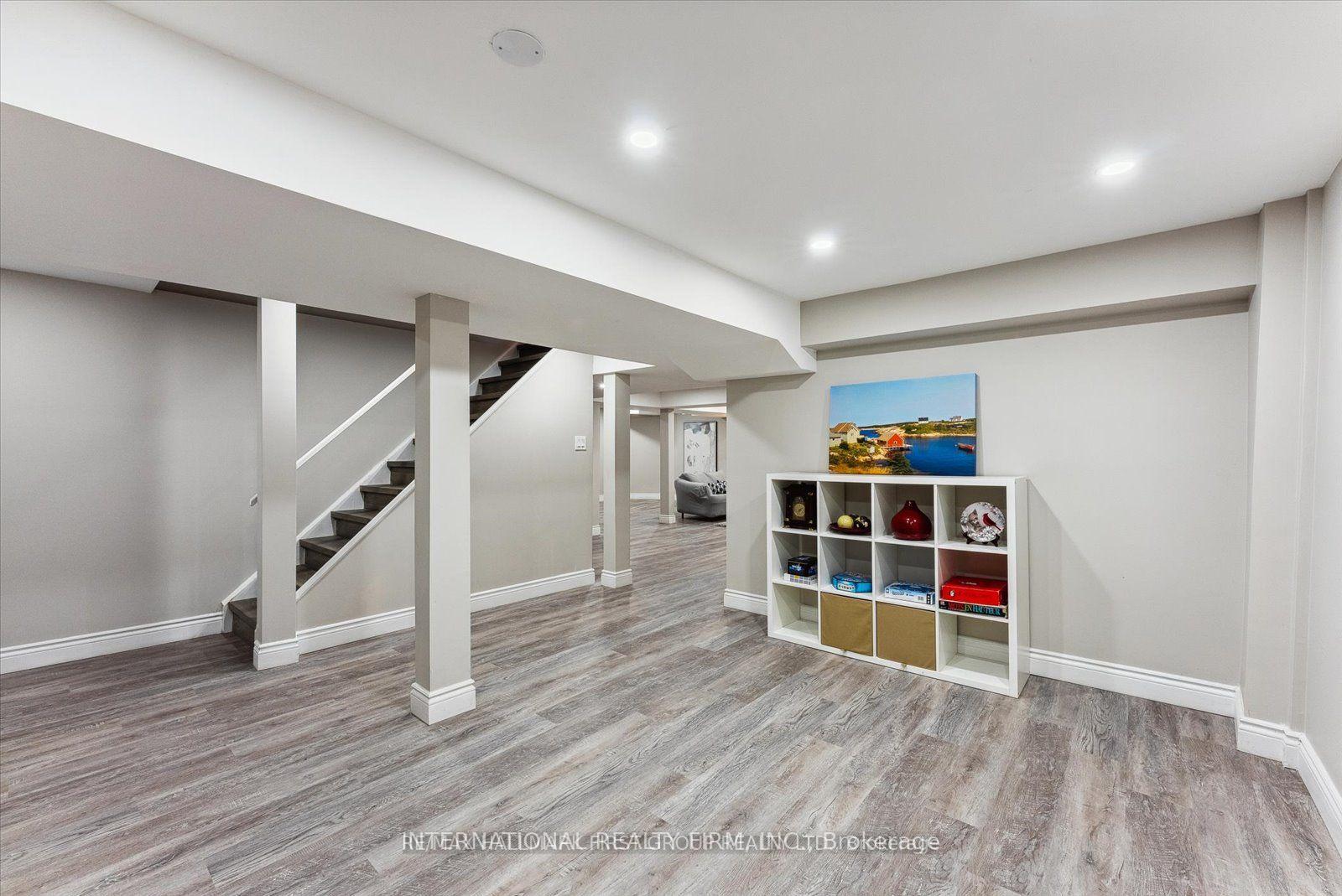 Photo 13 of 23 Morden Crescent, Ajax, Central West — HOMEH