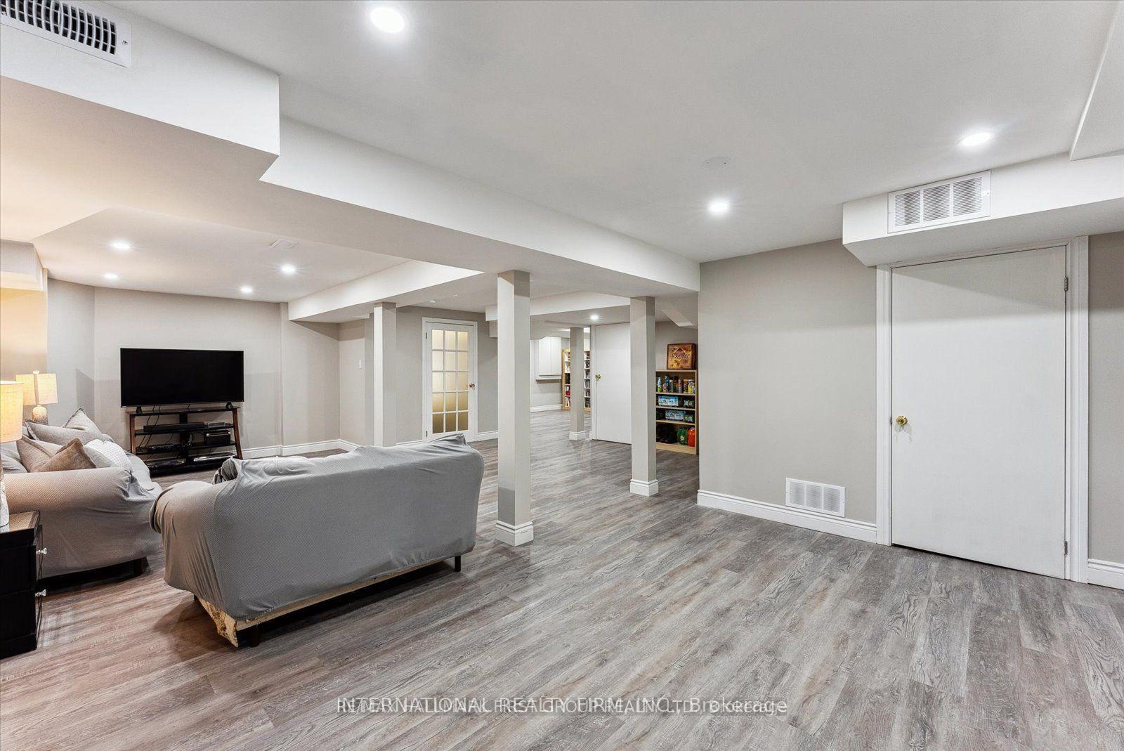 Photo 14 of 23 Morden Crescent, Ajax, Central West — HOMEH