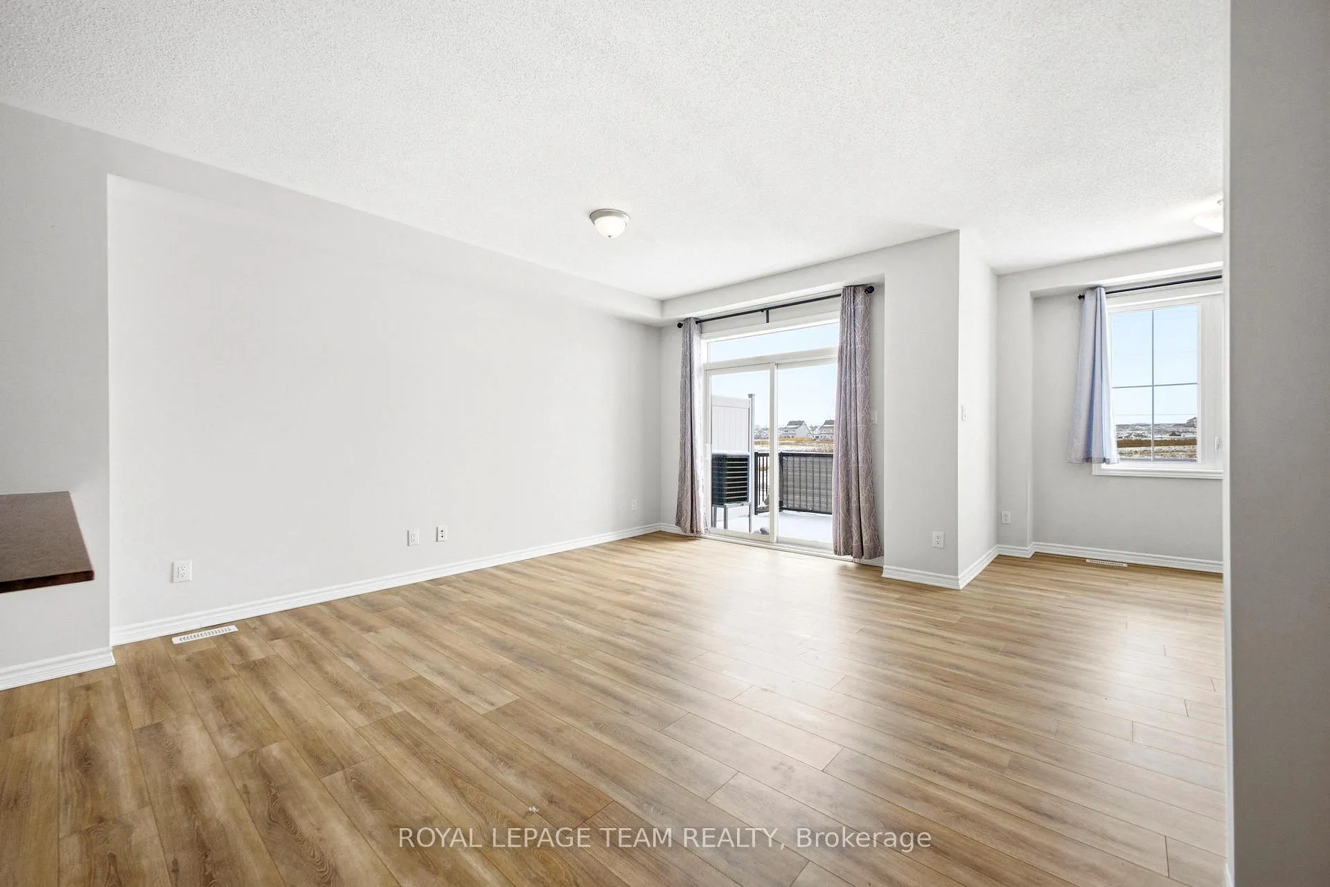 Photo 9 of 362 Aphelion Crescent, Ottawa, Barrhaven - Half Moon Bay — HOMEH
