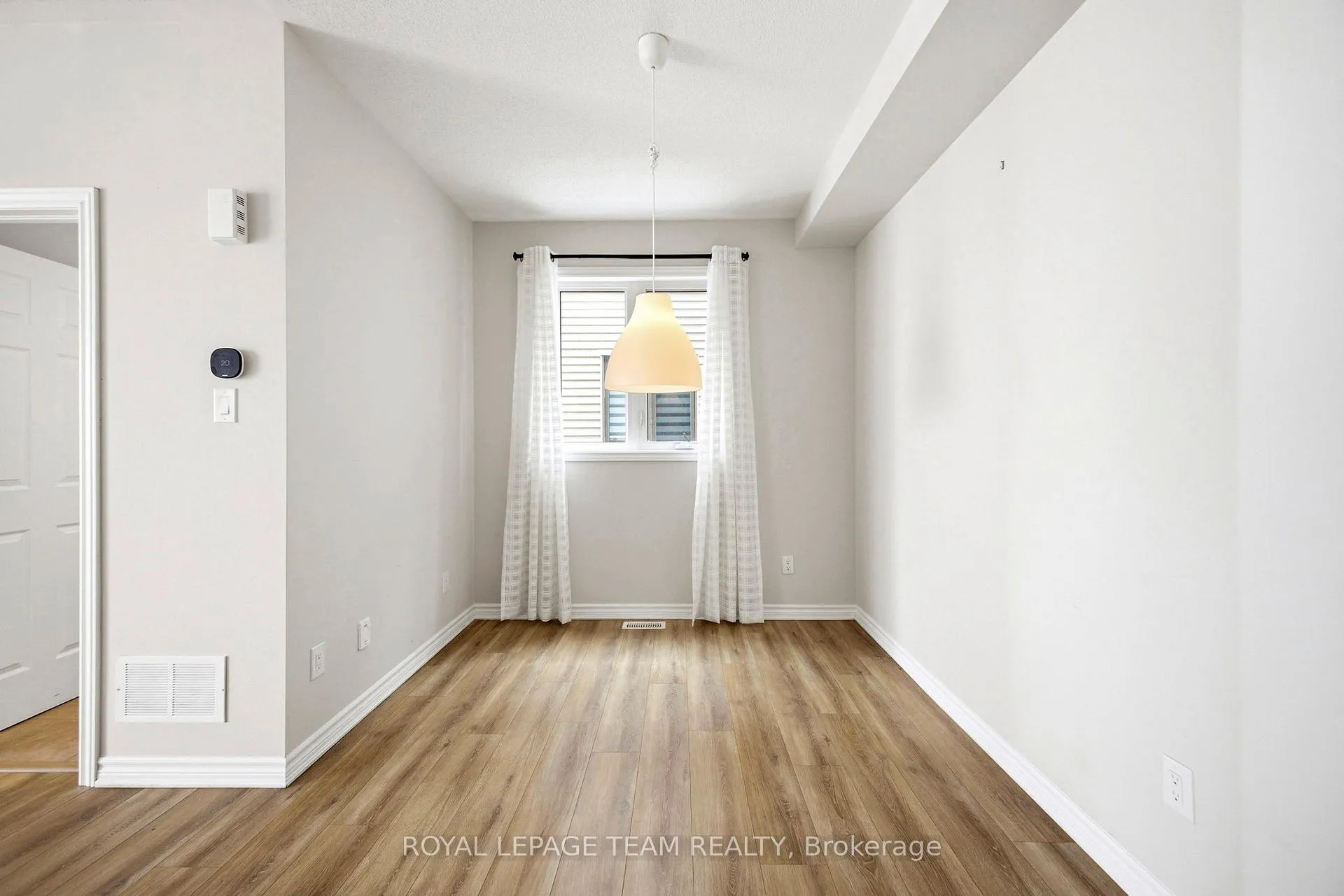 Photo 10 of 362 Aphelion Crescent, Ottawa, Barrhaven - Half Moon Bay — HOMEH