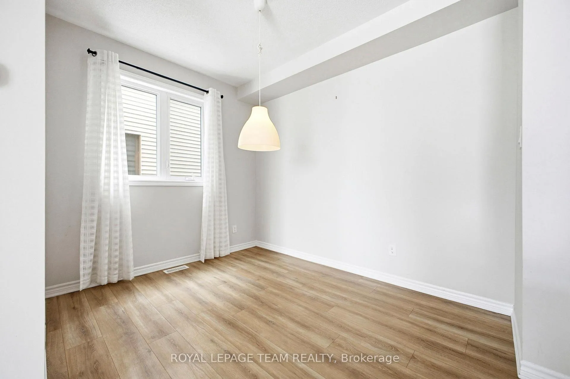 Photo 11 of 362 Aphelion Crescent, Ottawa, Barrhaven - Half Moon Bay — HOMEH