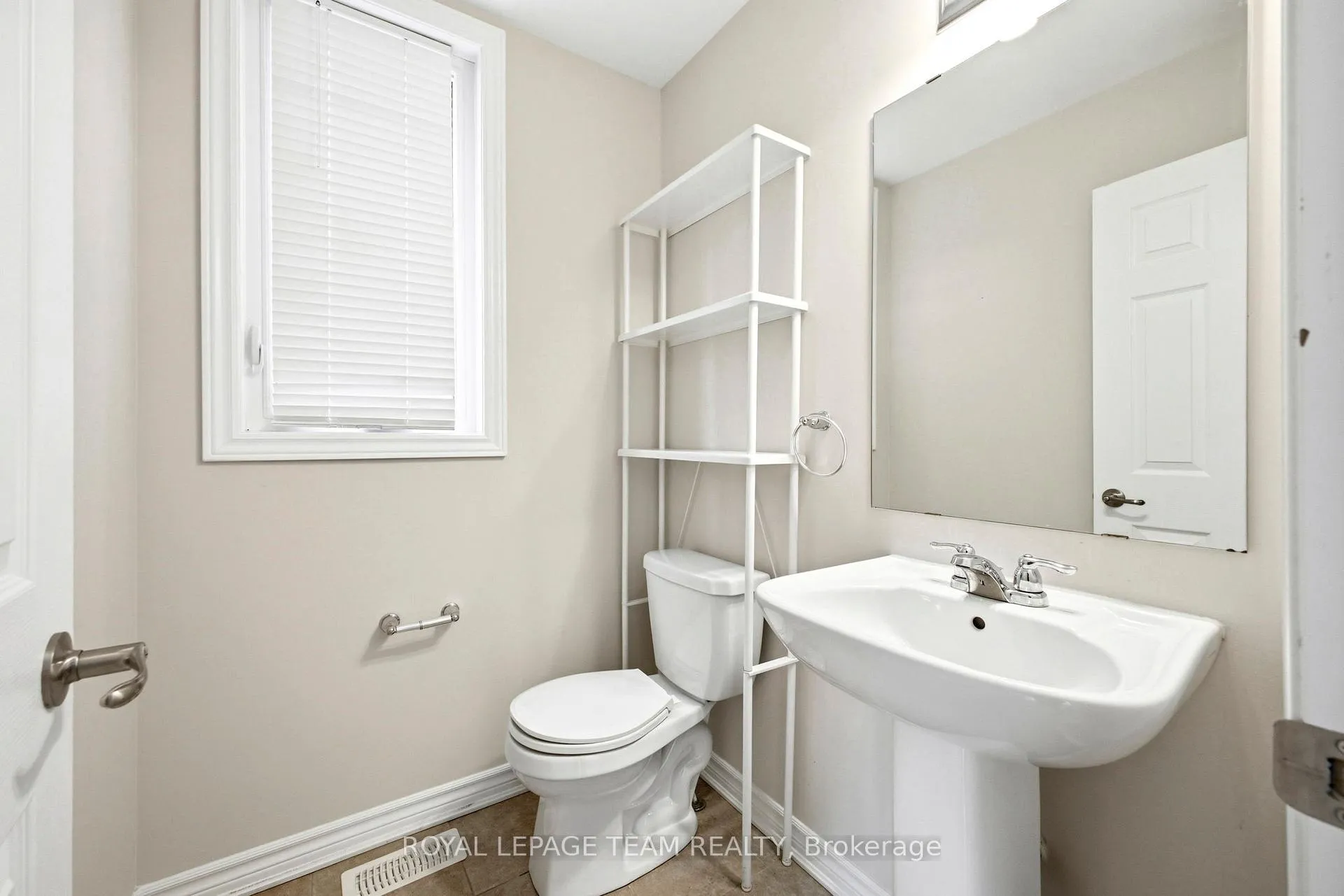 Photo 17 of 362 Aphelion Crescent, Ottawa, Barrhaven - Half Moon Bay — HOMEH
