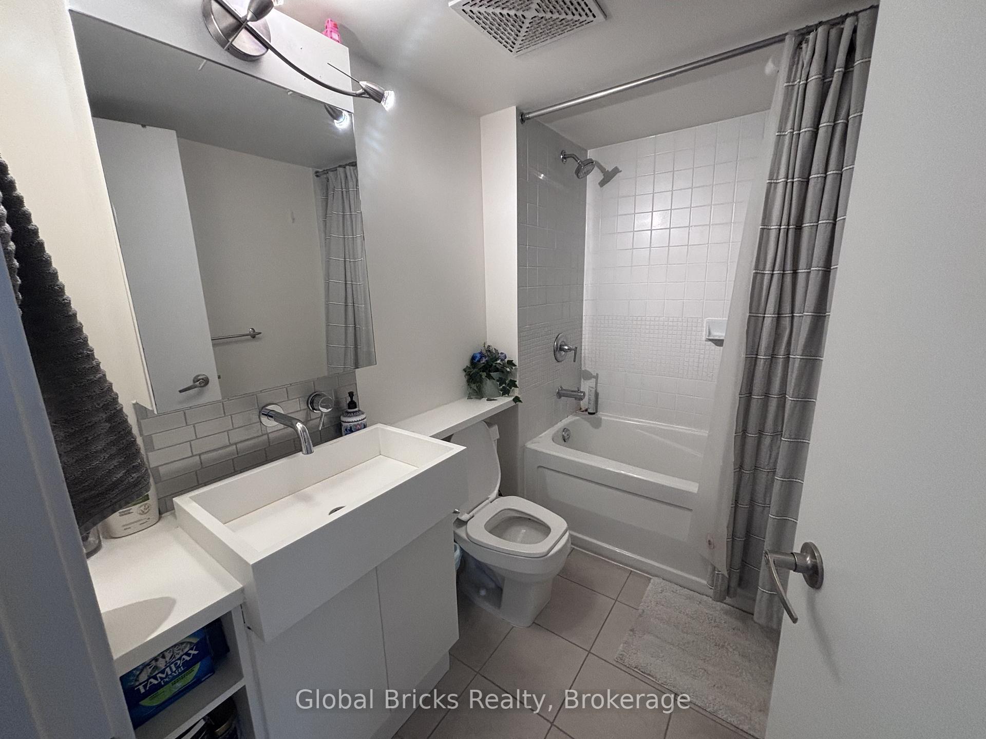 Photo 13 of Unit 1003, 11 Brunel Court, Toronto, Waterfront Communities — HOMEH