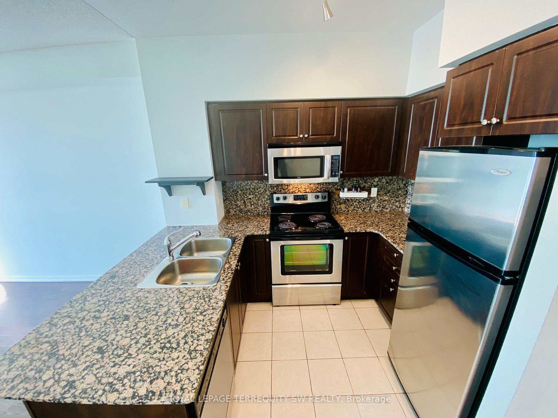 Photo 3 of Unit 2907, 215 Fort York Boulevard, Toronto, Niagara — HOMEH