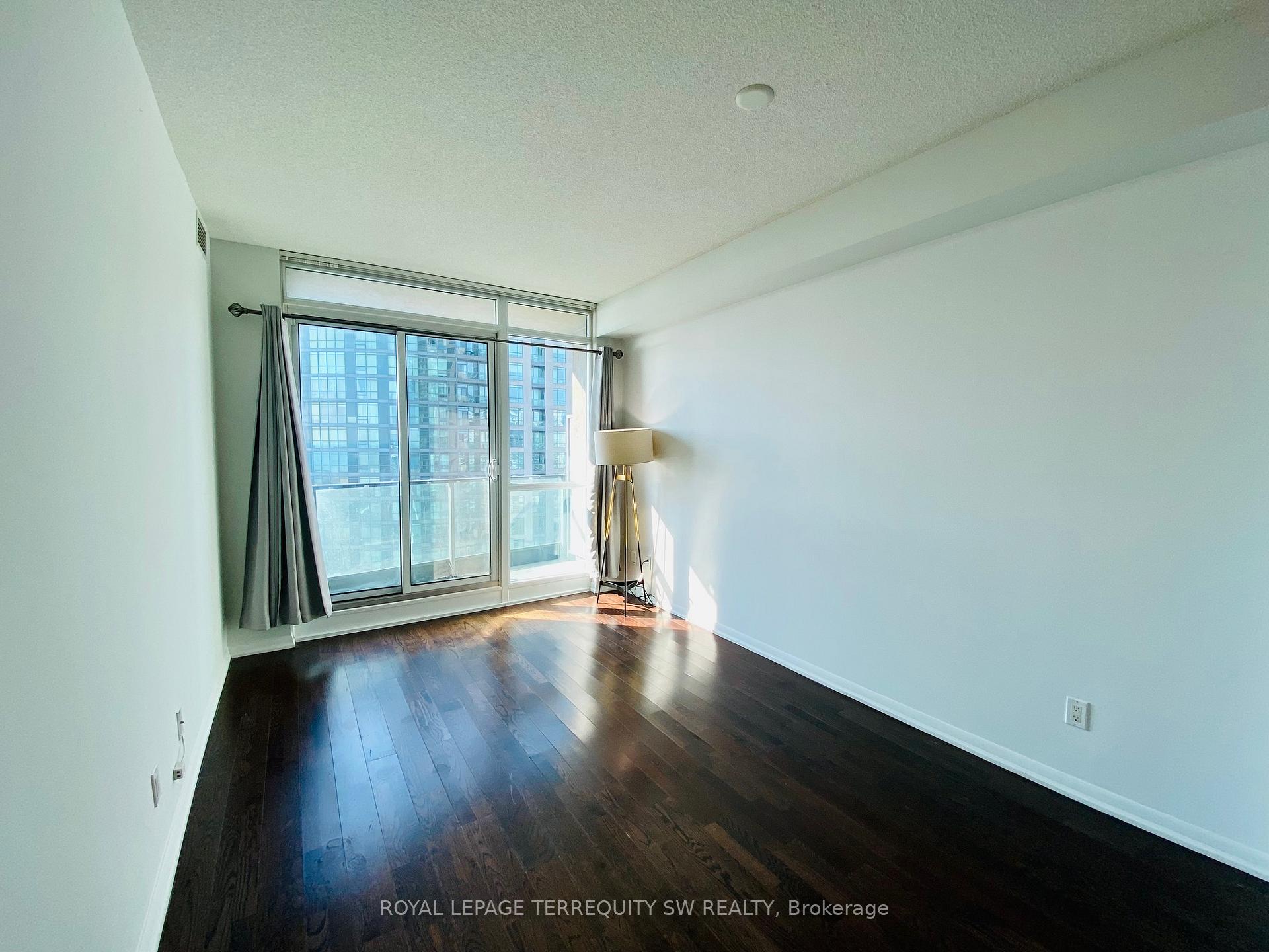 Photo 6 of Unit 2907, 215 Fort York Boulevard, Toronto, Niagara — HOMEH