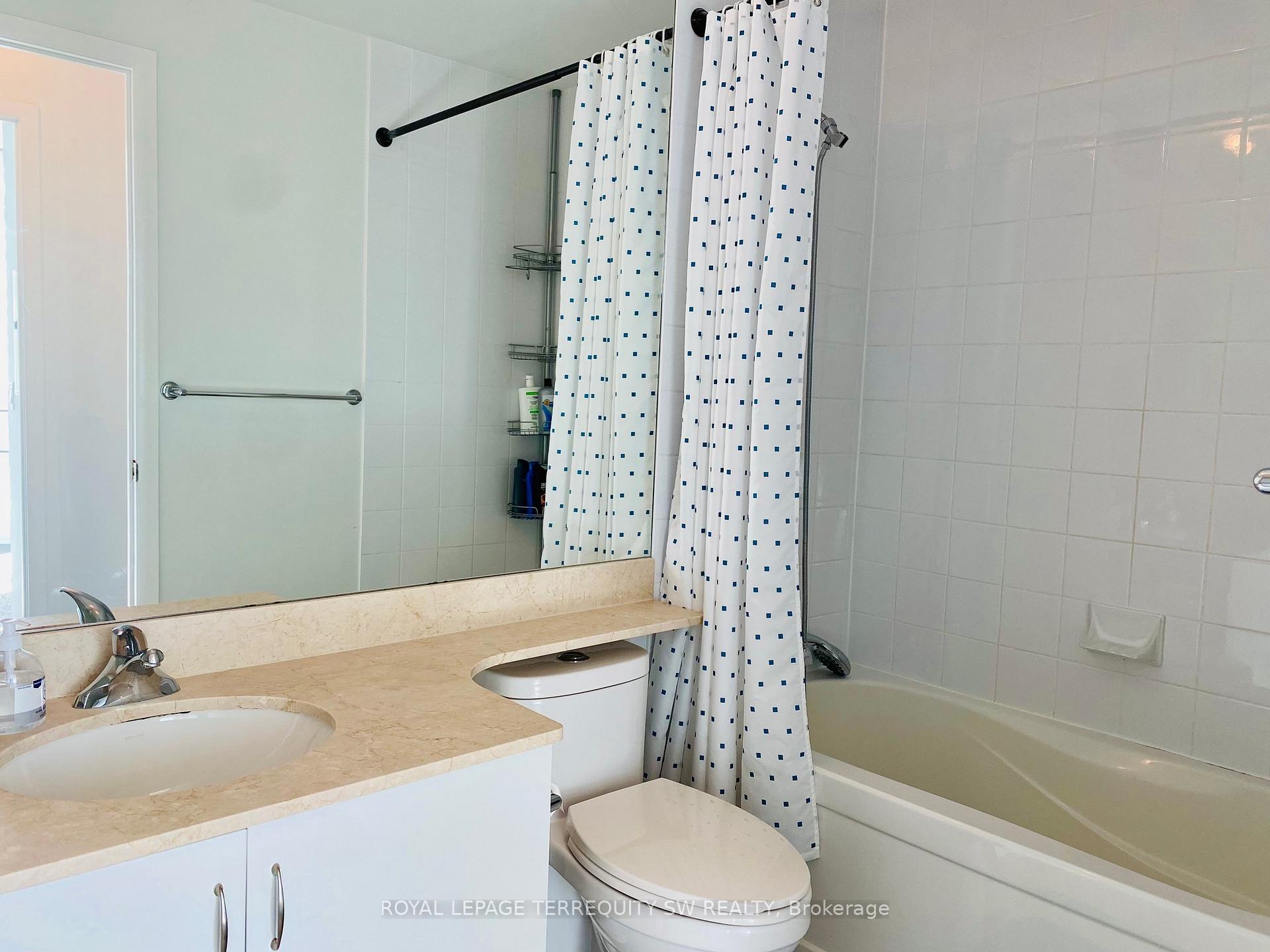 Photo 10 of Unit 2907, 215 Fort York Boulevard, Toronto, Niagara — HOMEH