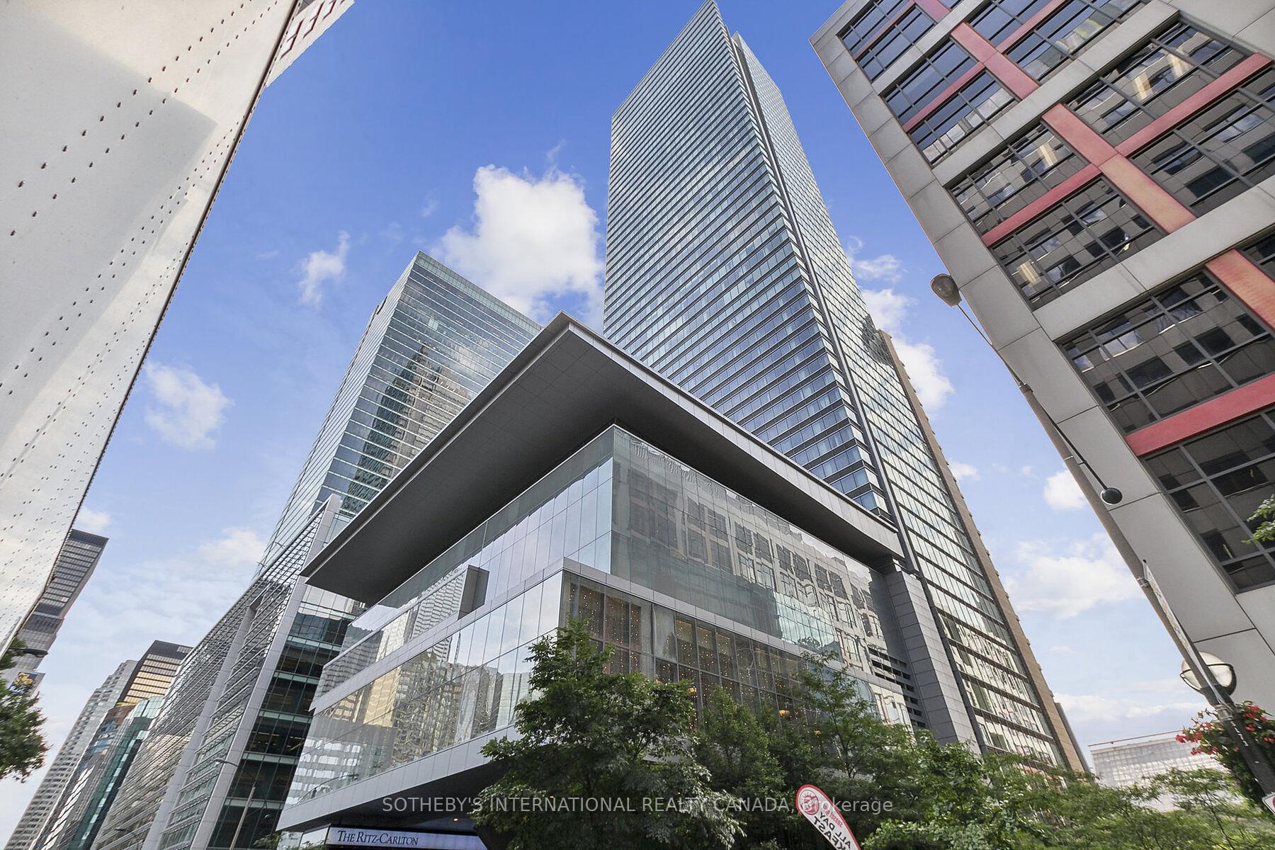 Front of Unit 3005, 183 Wellington Street W