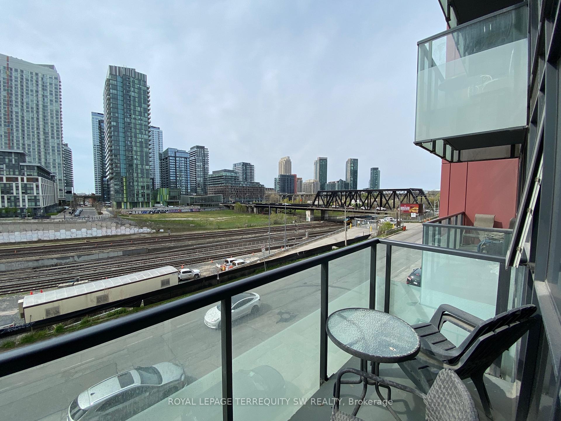 Photo 14 of Unit 330, 560 Front Street W, Toronto, Waterfront Communities — HOMEH
