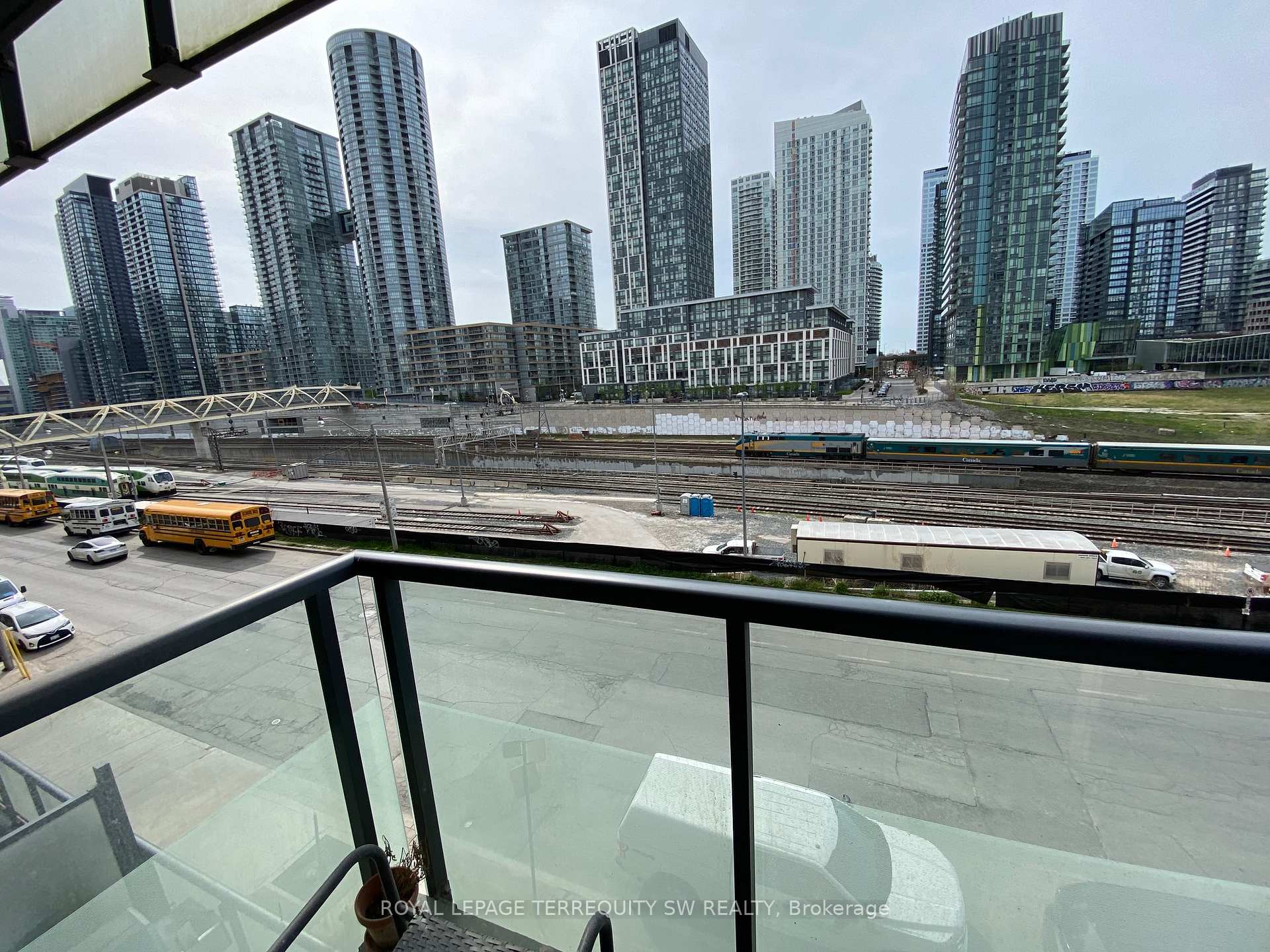 Photo 15 of Unit 330, 560 Front Street W, Toronto, Waterfront Communities — HOMEH
