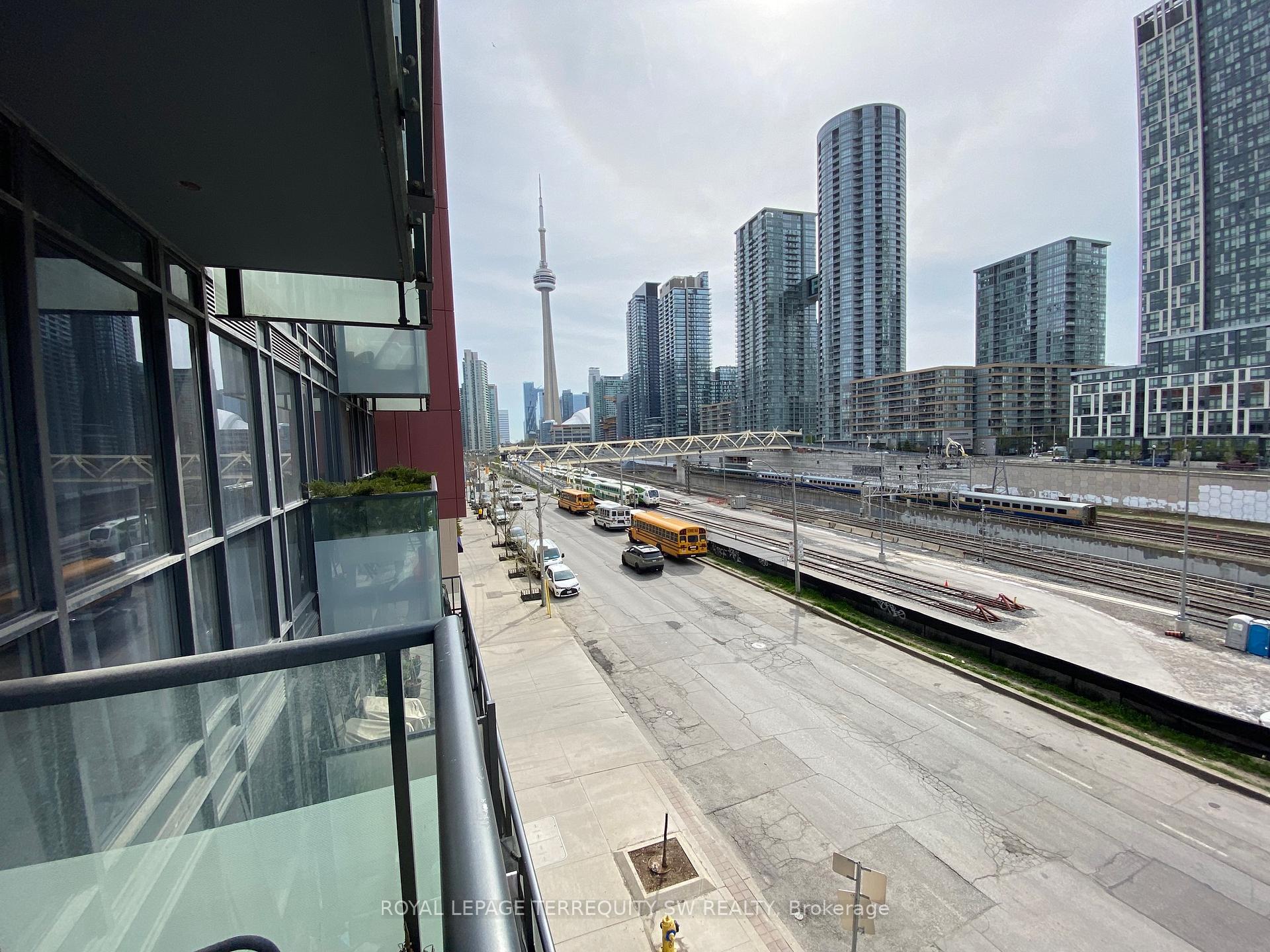 Photo 17 of Unit 330, 560 Front Street W, Toronto, Waterfront Communities — HOMEH