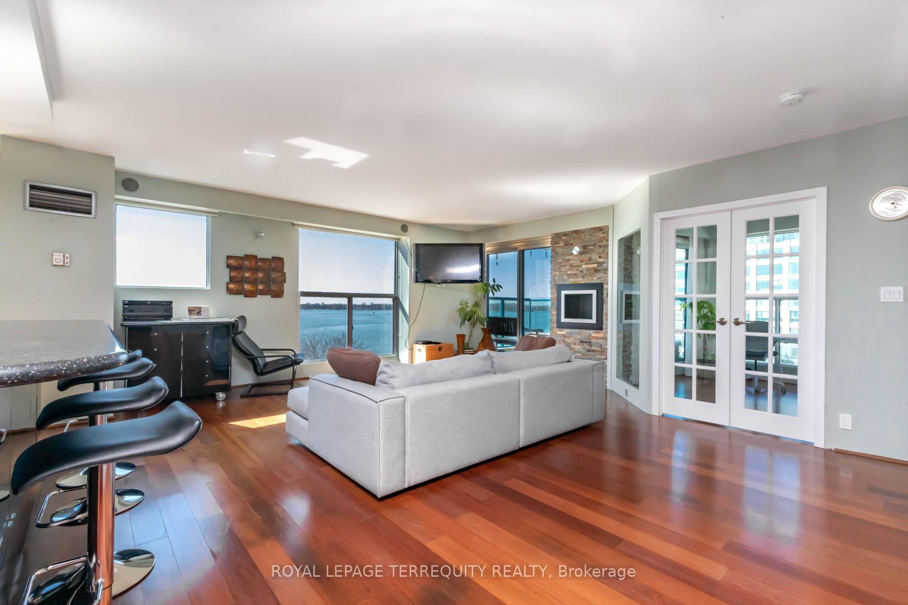 Photo 2 of Unit 708 LT, 99 Harbour Square, Toronto, Waterfront Communities — HOMEH