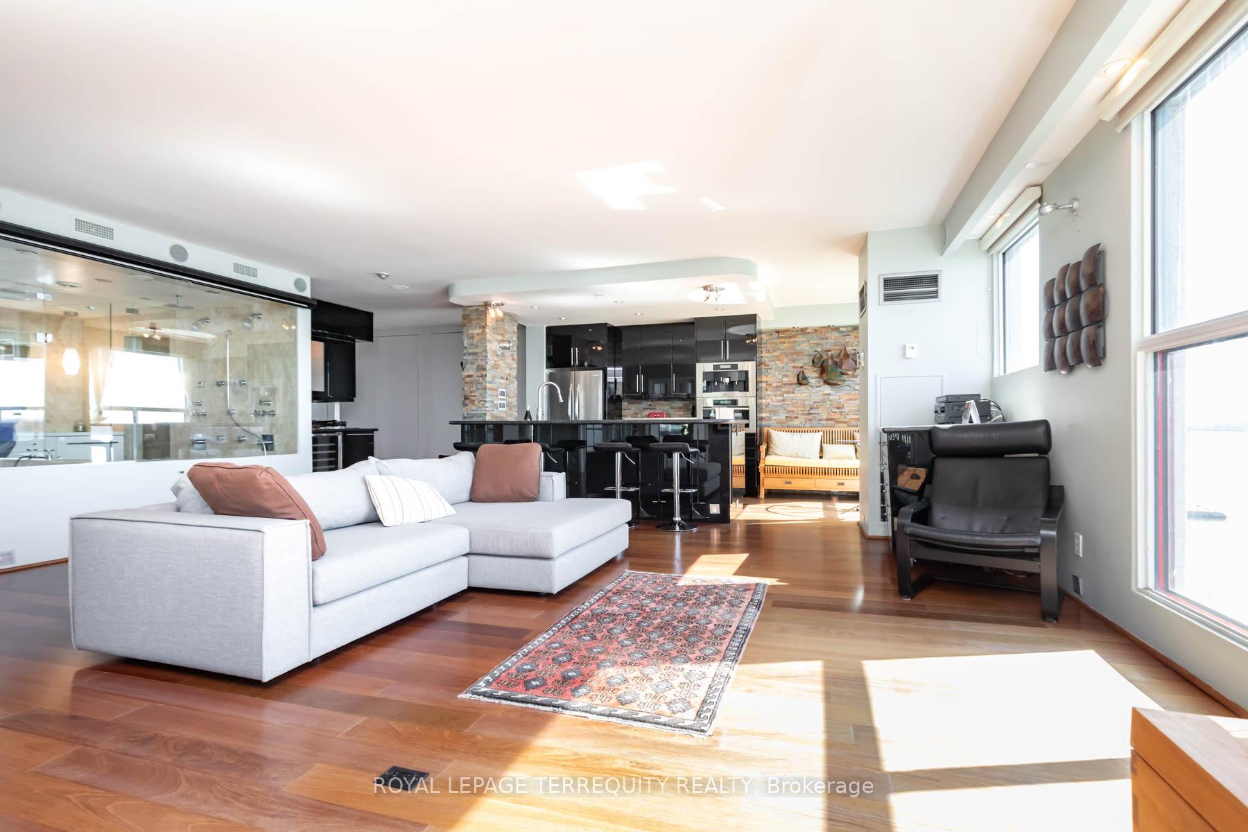 Photo 5 of Unit 708 LT, 99 Harbour Square, Toronto, Waterfront Communities — HOMEH