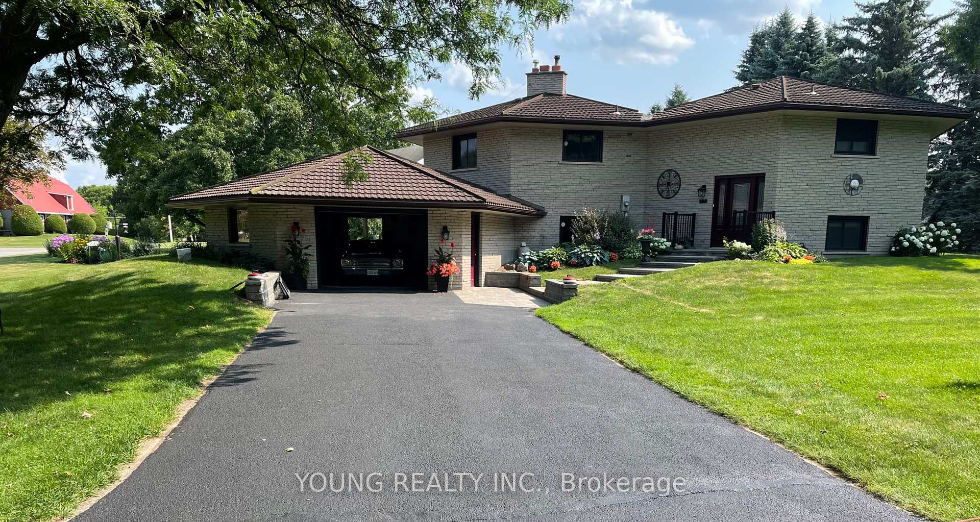 Photo 1 of 125 Cousins Drive E, Aurora, Aurora Grove — HOMEH