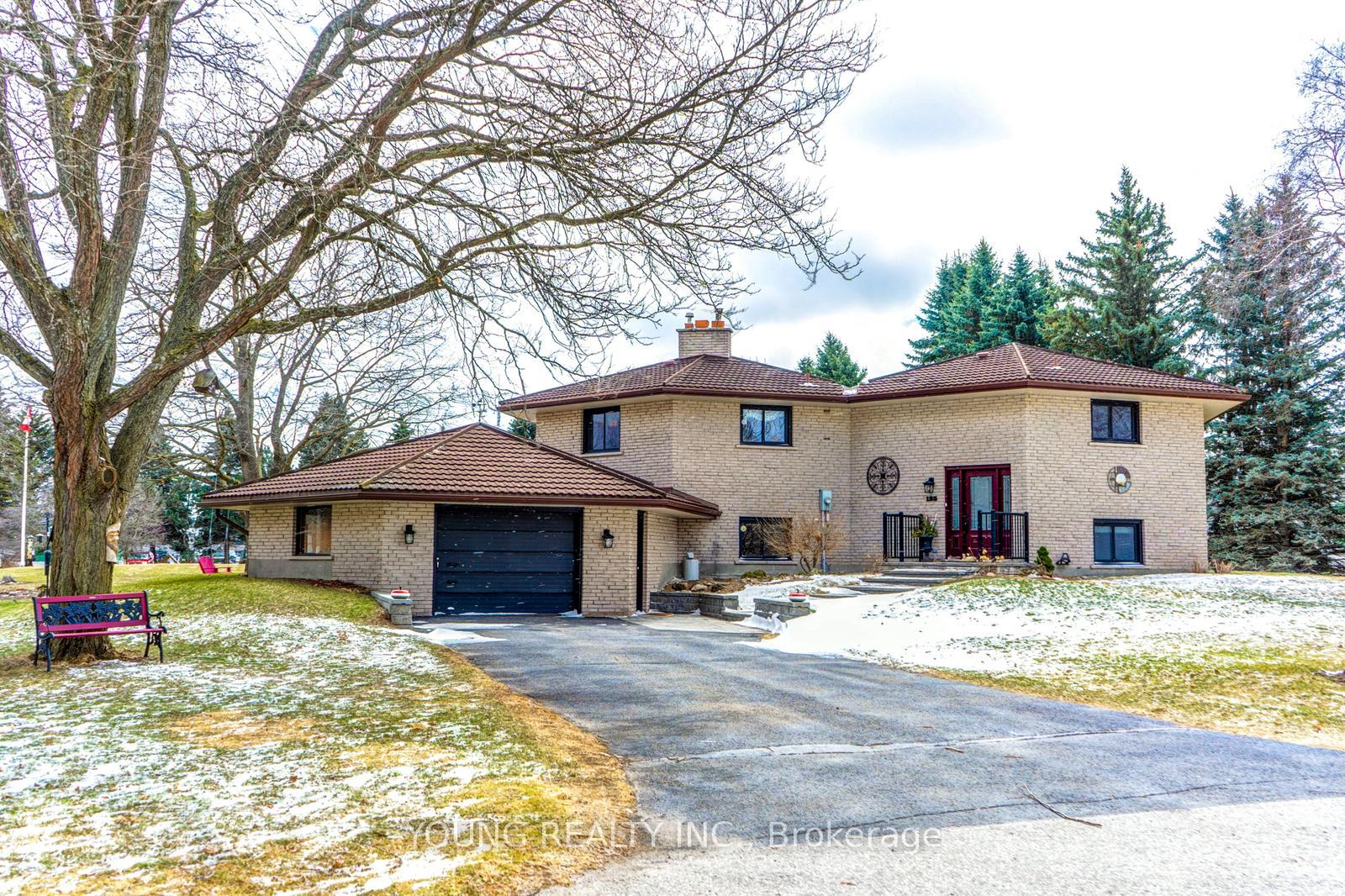 Photo 2 of 125 Cousins Drive E, Aurora, Aurora Grove — HOMEH