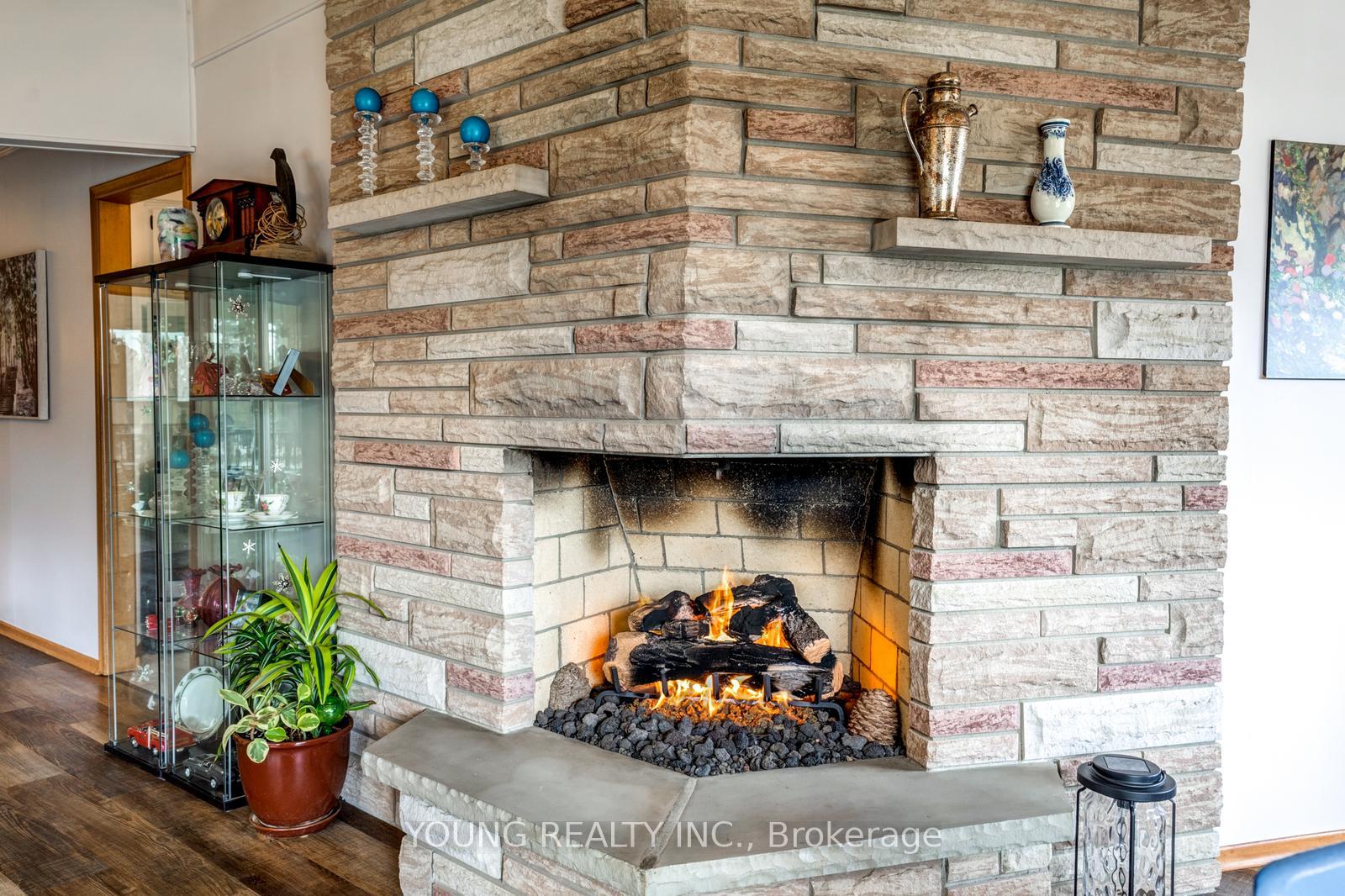 Photo 8 of 125 Cousins Drive E, Aurora, Aurora Grove — HOMEH