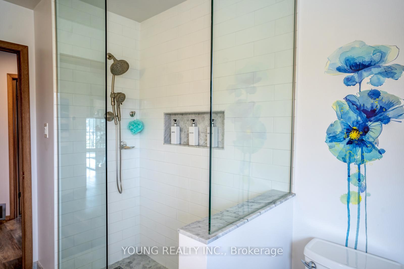 Photo 20 of 125 Cousins Drive E, Aurora, Aurora Grove — HOMEH