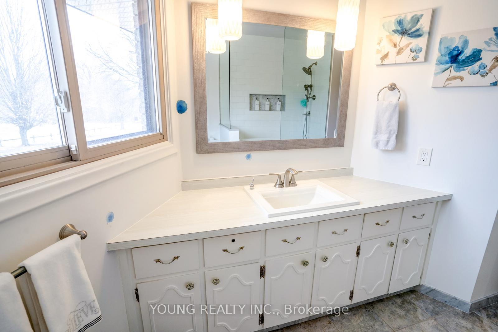 Photo 21 of 125 Cousins Drive E, Aurora, Aurora Grove — HOMEH