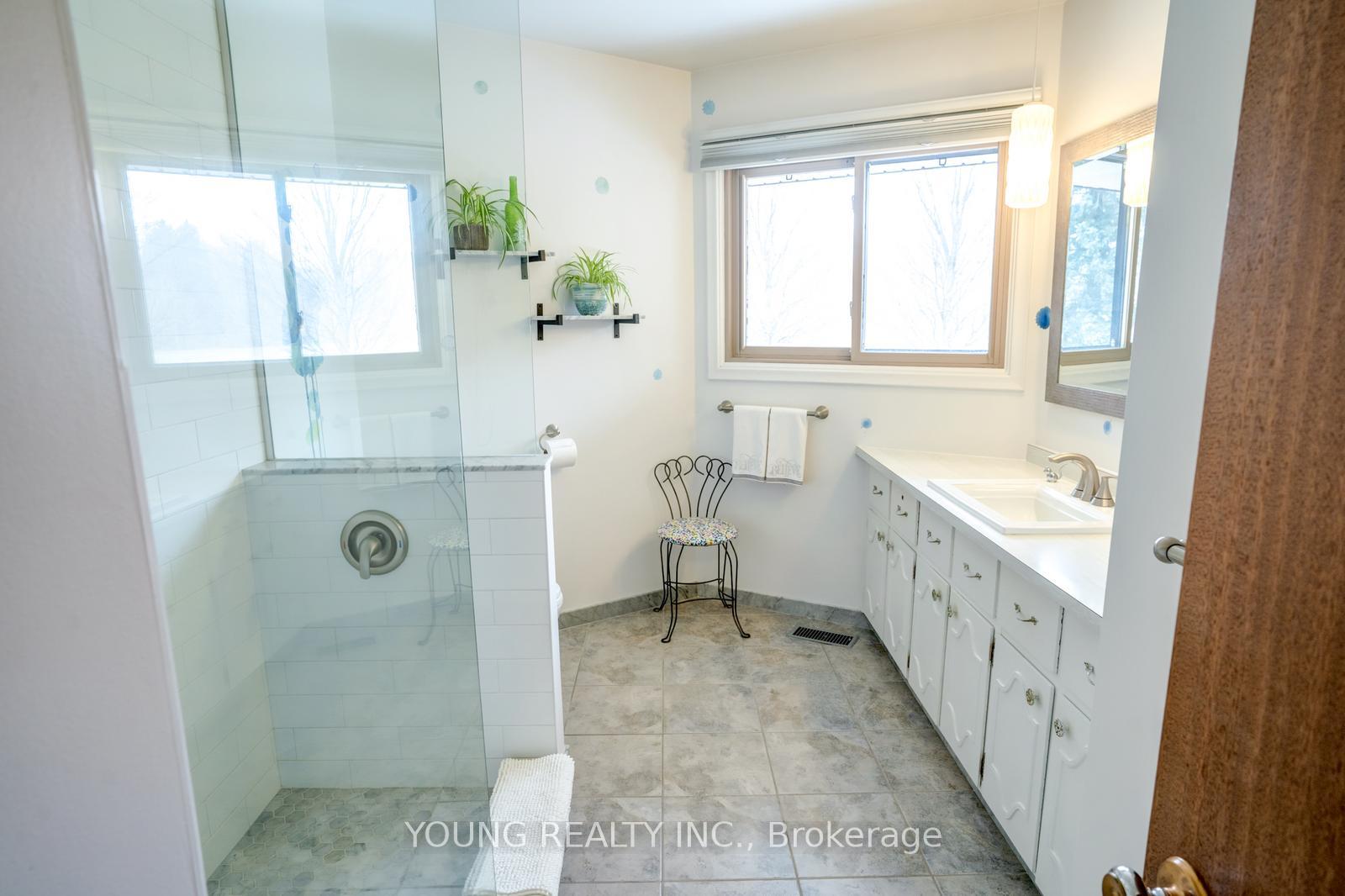 Photo 22 of 125 Cousins Drive E, Aurora, Aurora Grove — HOMEH