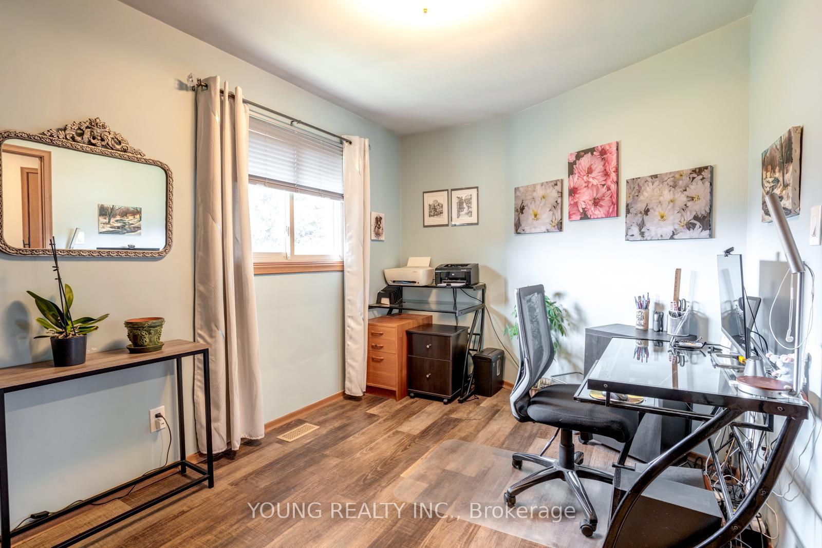 Photo 23 of 125 Cousins Drive E, Aurora, Aurora Grove — HOMEH