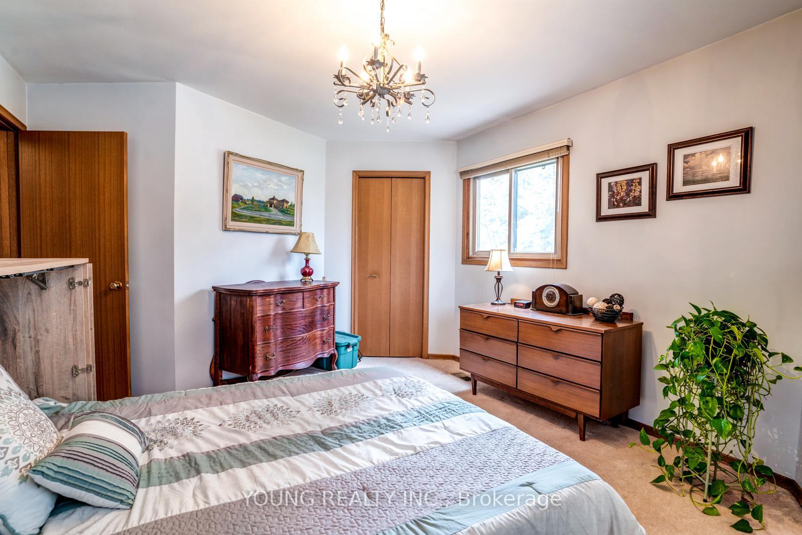 Photo 32 of 125 Cousins Drive E, Aurora, Aurora Grove — HOMEH