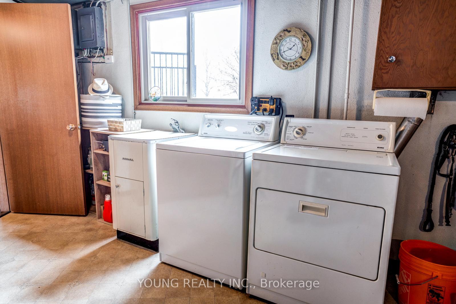 Photo 33 of 125 Cousins Drive E, Aurora, Aurora Grove — HOMEH
