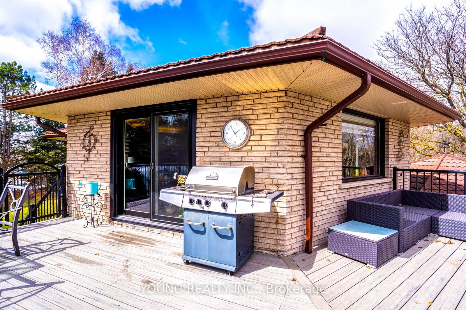 Photo 34 of 125 Cousins Drive E, Aurora, Aurora Grove — HOMEH