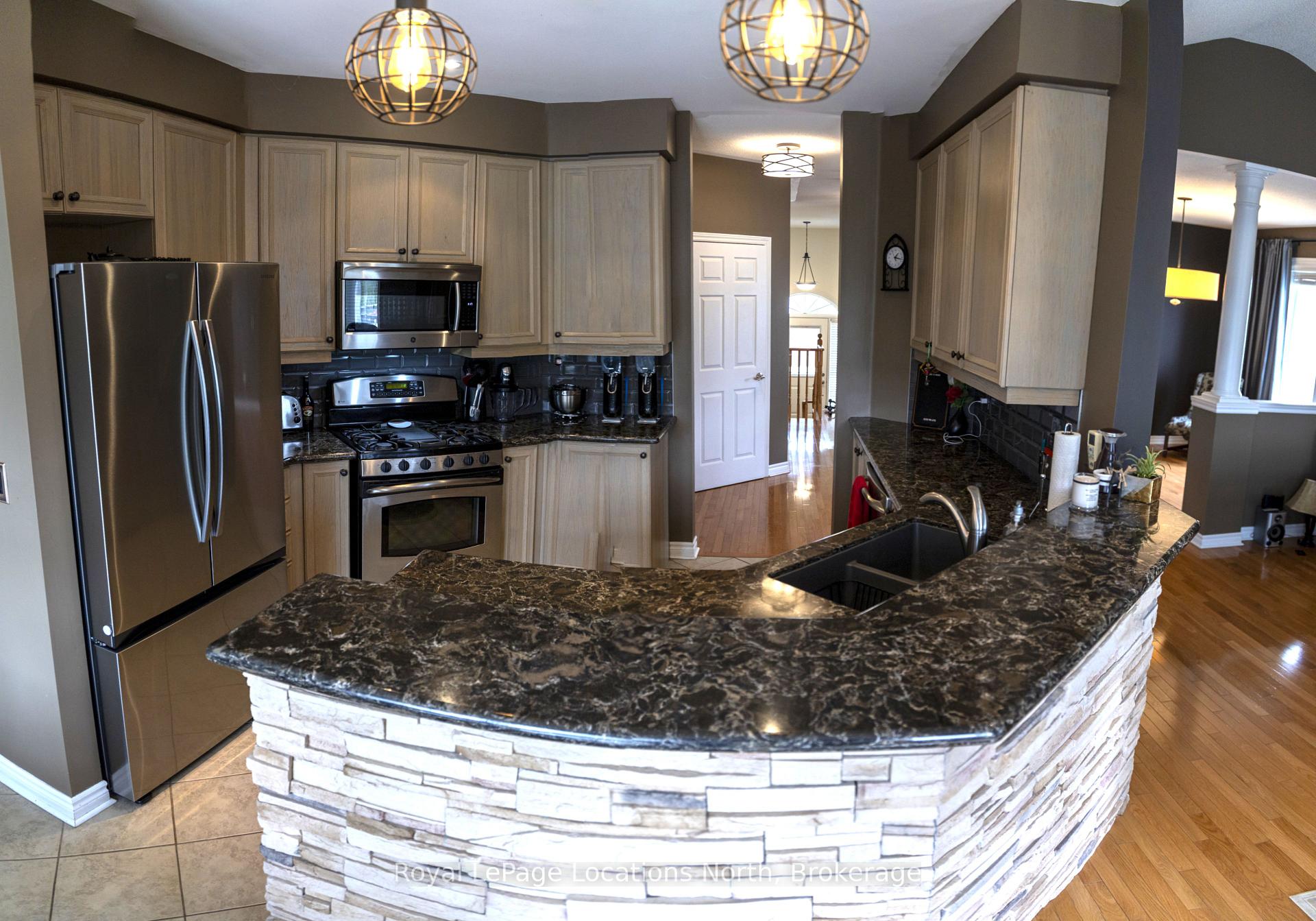 Photo 4 of 21 Marine View Drive, Collingwood — HOMEH