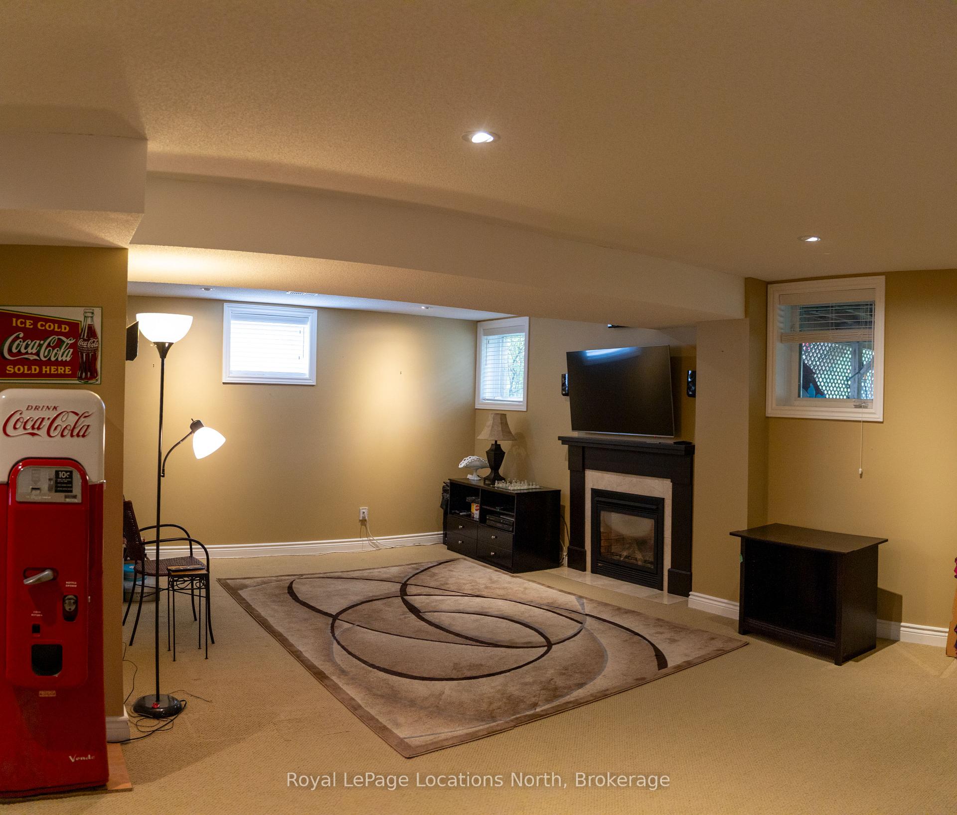 Photo 15 of 21 Marine View Drive, Collingwood — HOMEH
