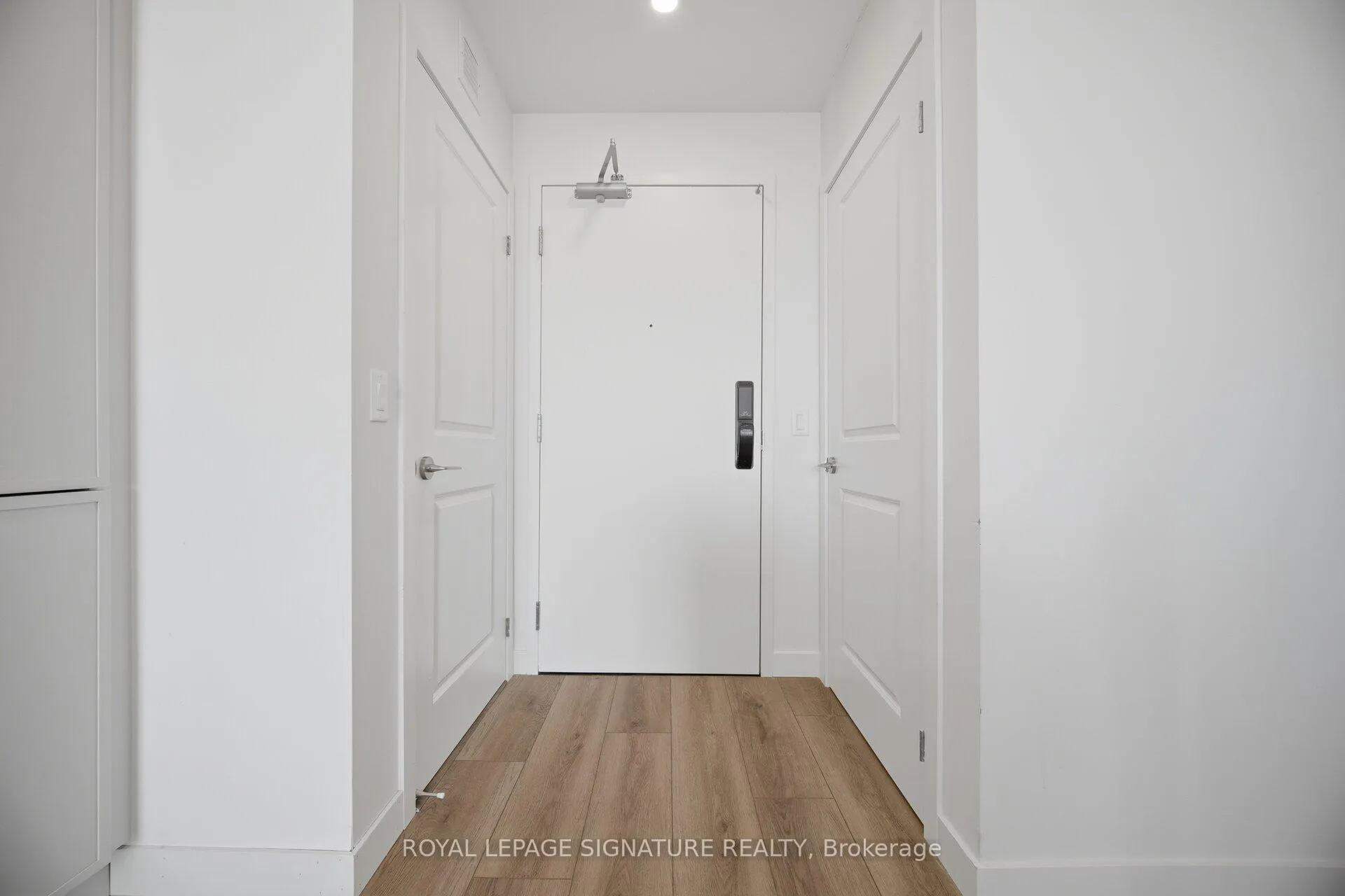Photo 5 of Unit 1003, 461 Green Road, Hamilton, Lakeshore — HOMEH