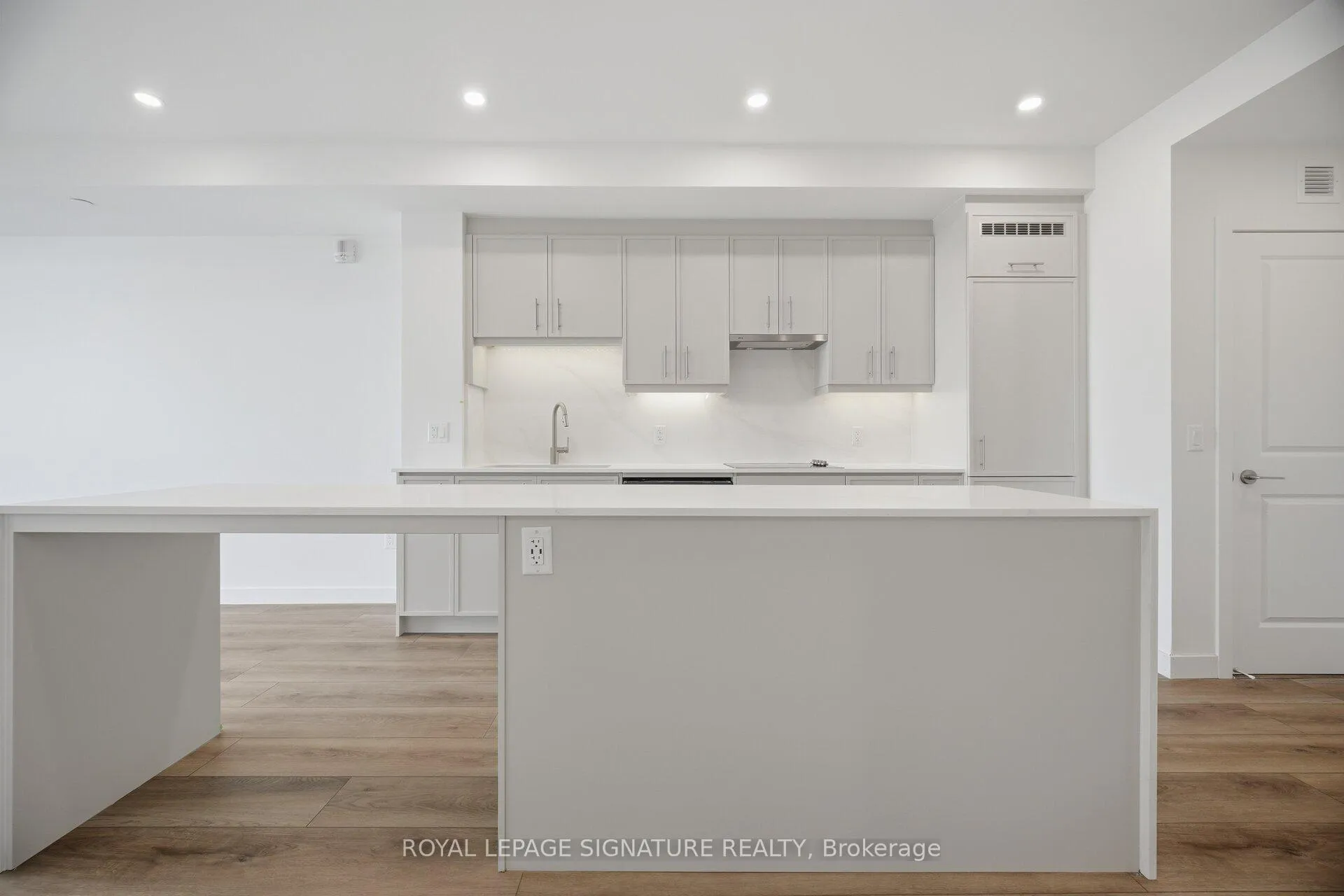 Photo 11 of Unit 1003, 461 Green Road, Hamilton, Lakeshore — HOMEH