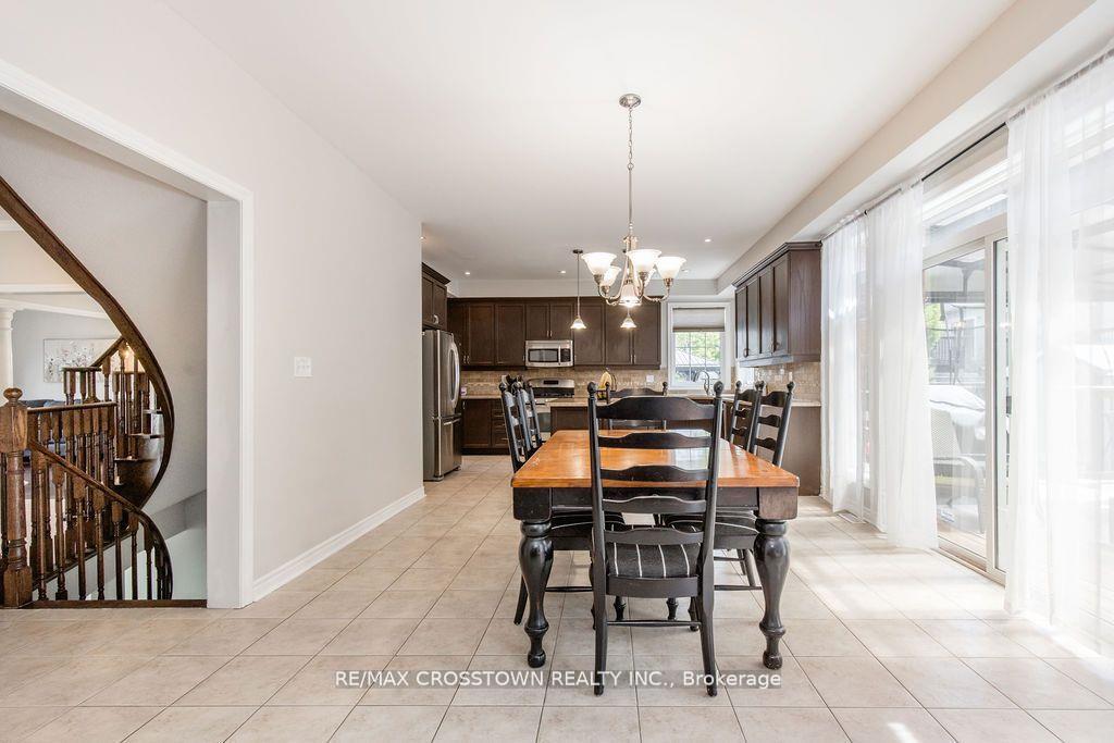 Photo 14 of 61 The Queensway, Barrie, Innis-Shore — HOMEH
