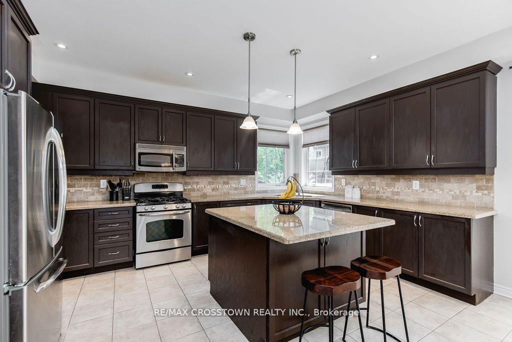 Photo 17 of 61 The Queensway, Barrie, Innis-Shore — HOMEH