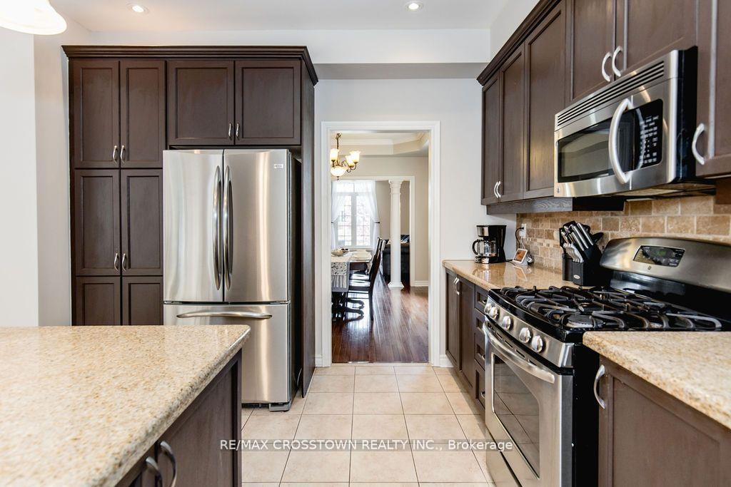 Photo 19 of 61 The Queensway, Barrie, Innis-Shore — HOMEH