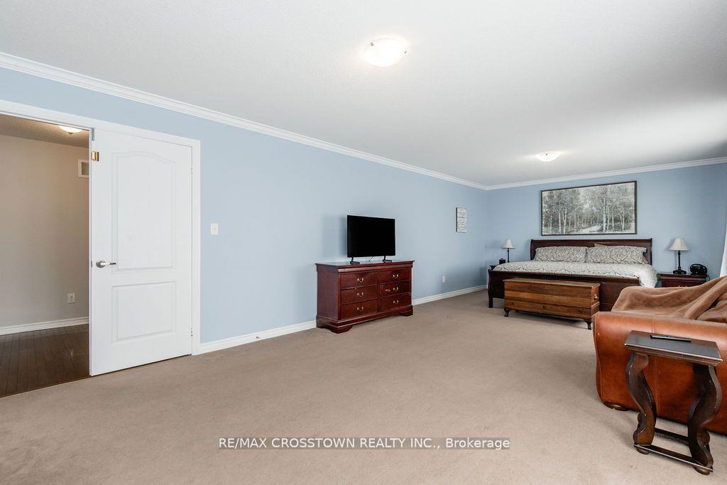 Photo 27 of 61 The Queensway, Barrie, Innis-Shore — HOMEH