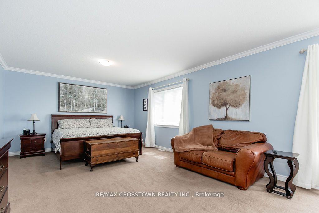 Photo 28 of 61 The Queensway, Barrie, Innis-Shore — HOMEH