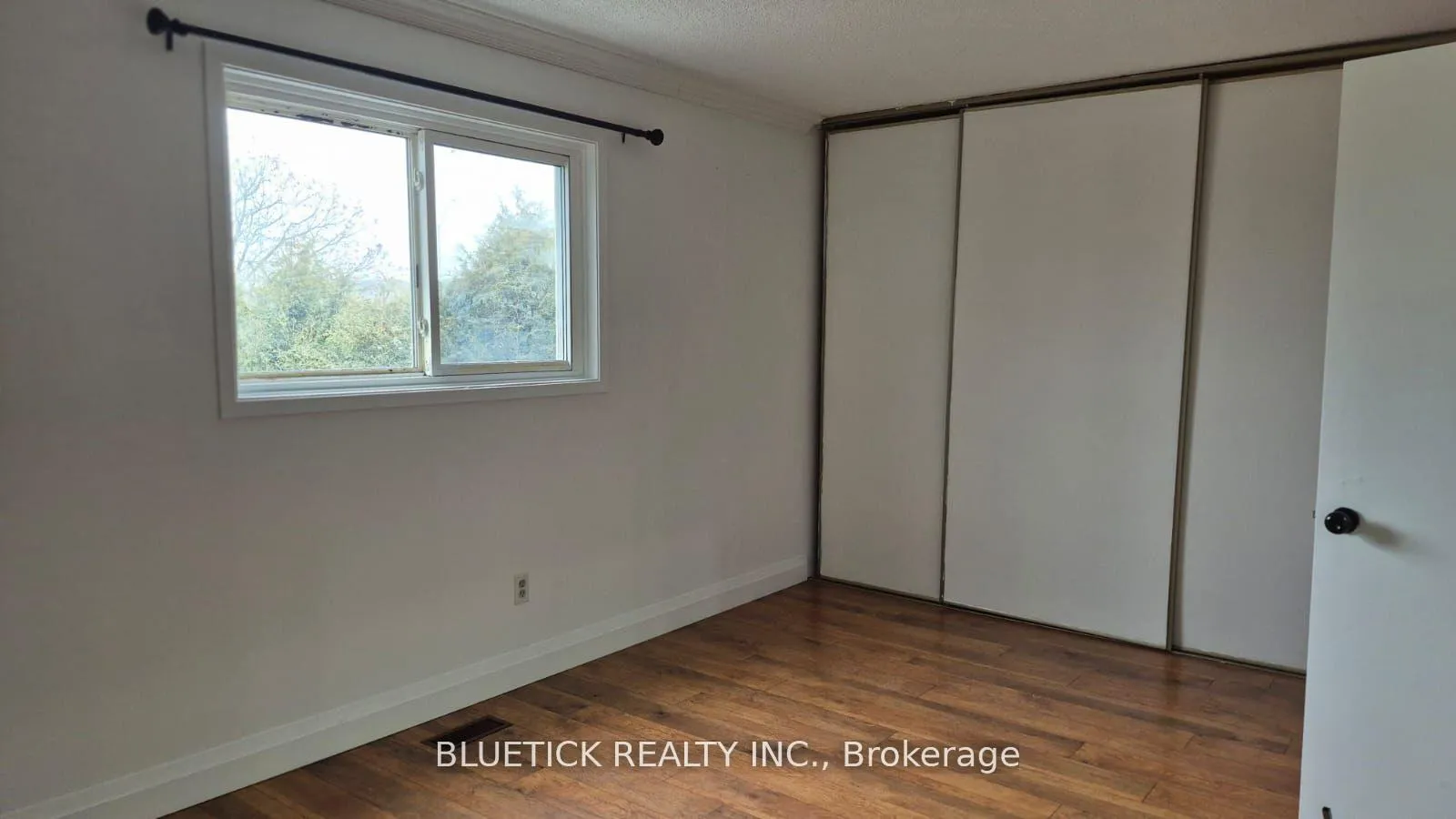 Photo 3 of 192 Simmons Boulevard, Brampton, Madoc — HOMEH