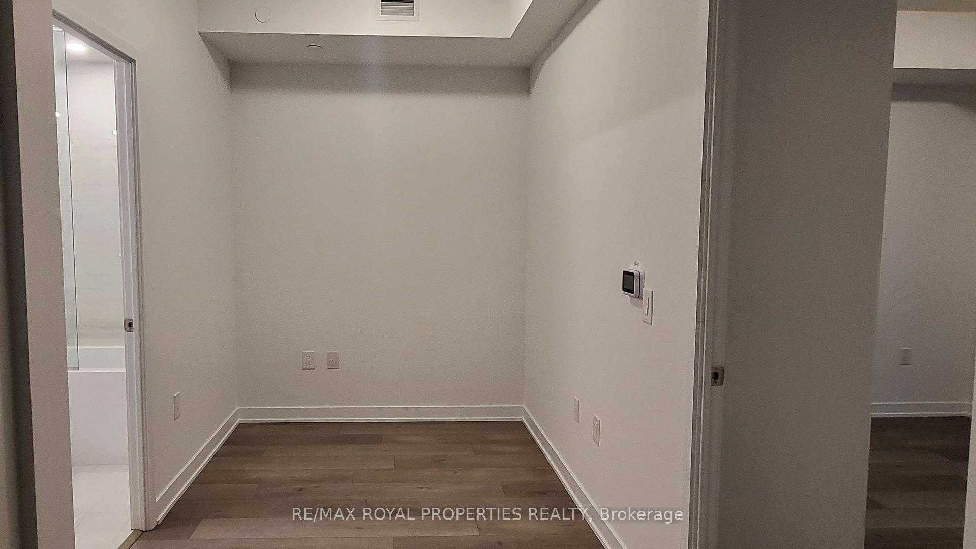 Photo 4 of Unit 606, 38 Honeycrisp Crescent, Vaughan, Vaughan Corporate Centre — HOMEH